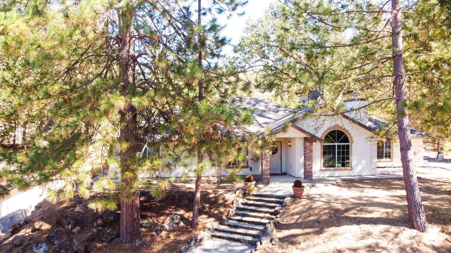 46268 River View Dr, Oakhurst, CA 93644