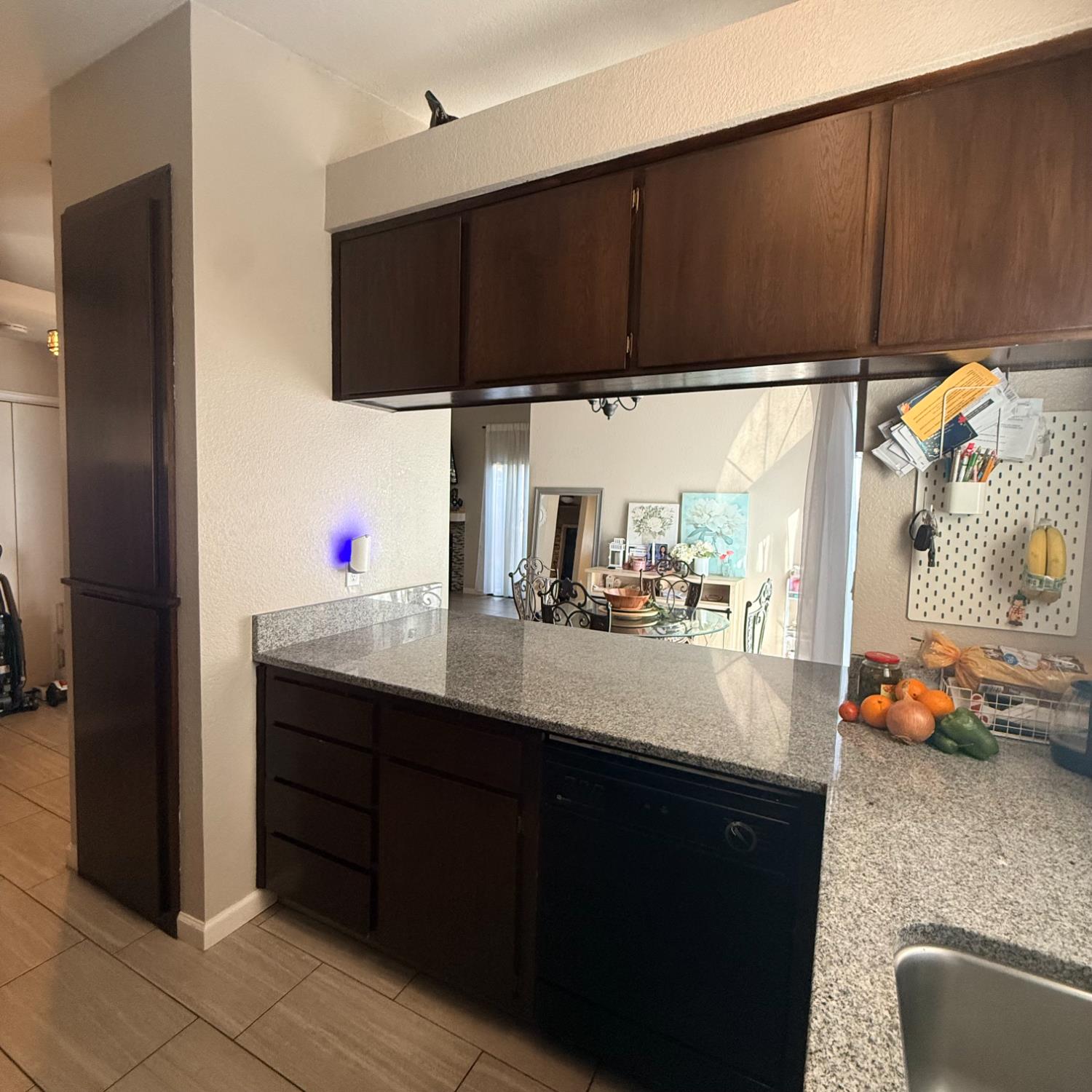 1338 E Castlecrest Ave, Visalia, CA 93292