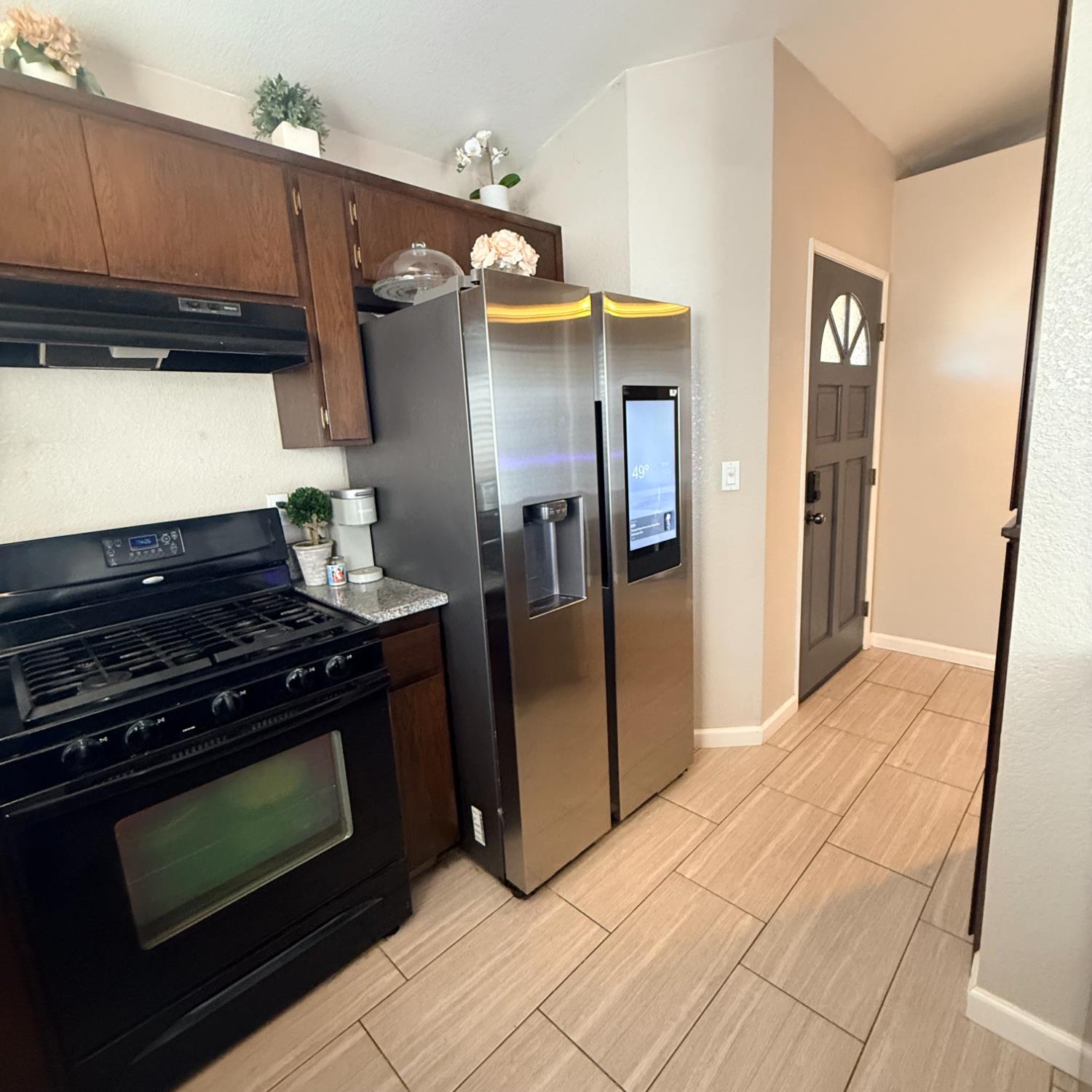 1338 E Castlecrest Ave, Visalia, CA 93292