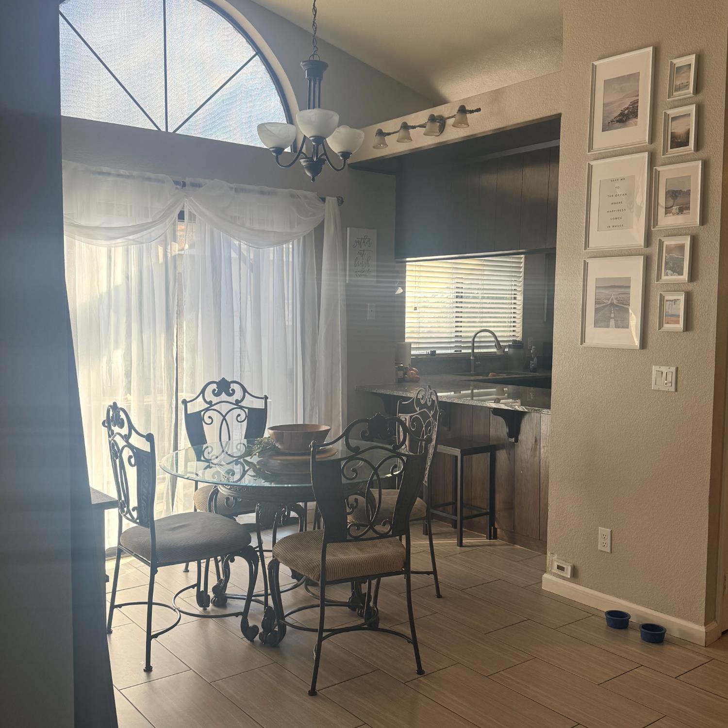 1338 E Castlecrest Ave, Visalia, CA 93292