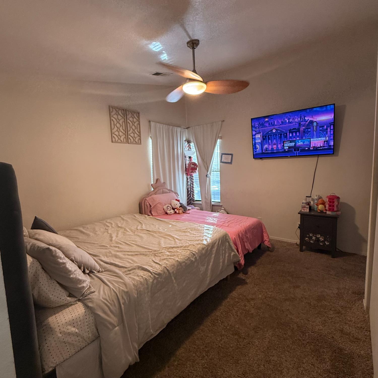 1338 E Castlecrest Ave, Visalia, CA 93292