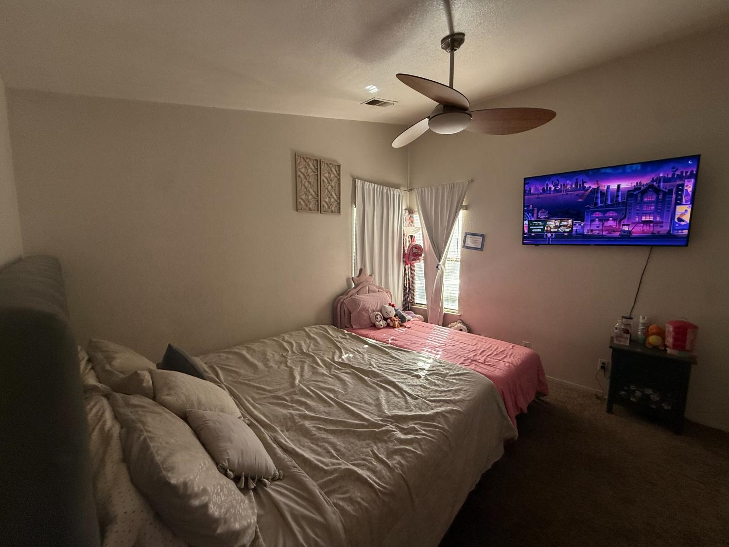 1338 E Castlecrest Ave, Visalia, CA 93292
