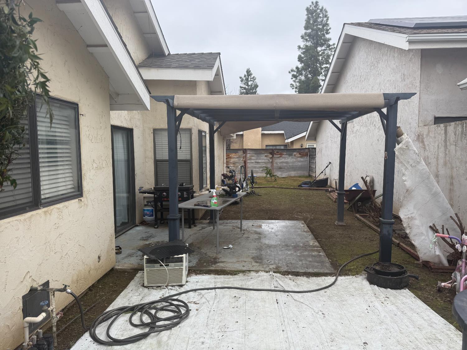 1338 E Castlecrest Ave, Visalia, CA 93292