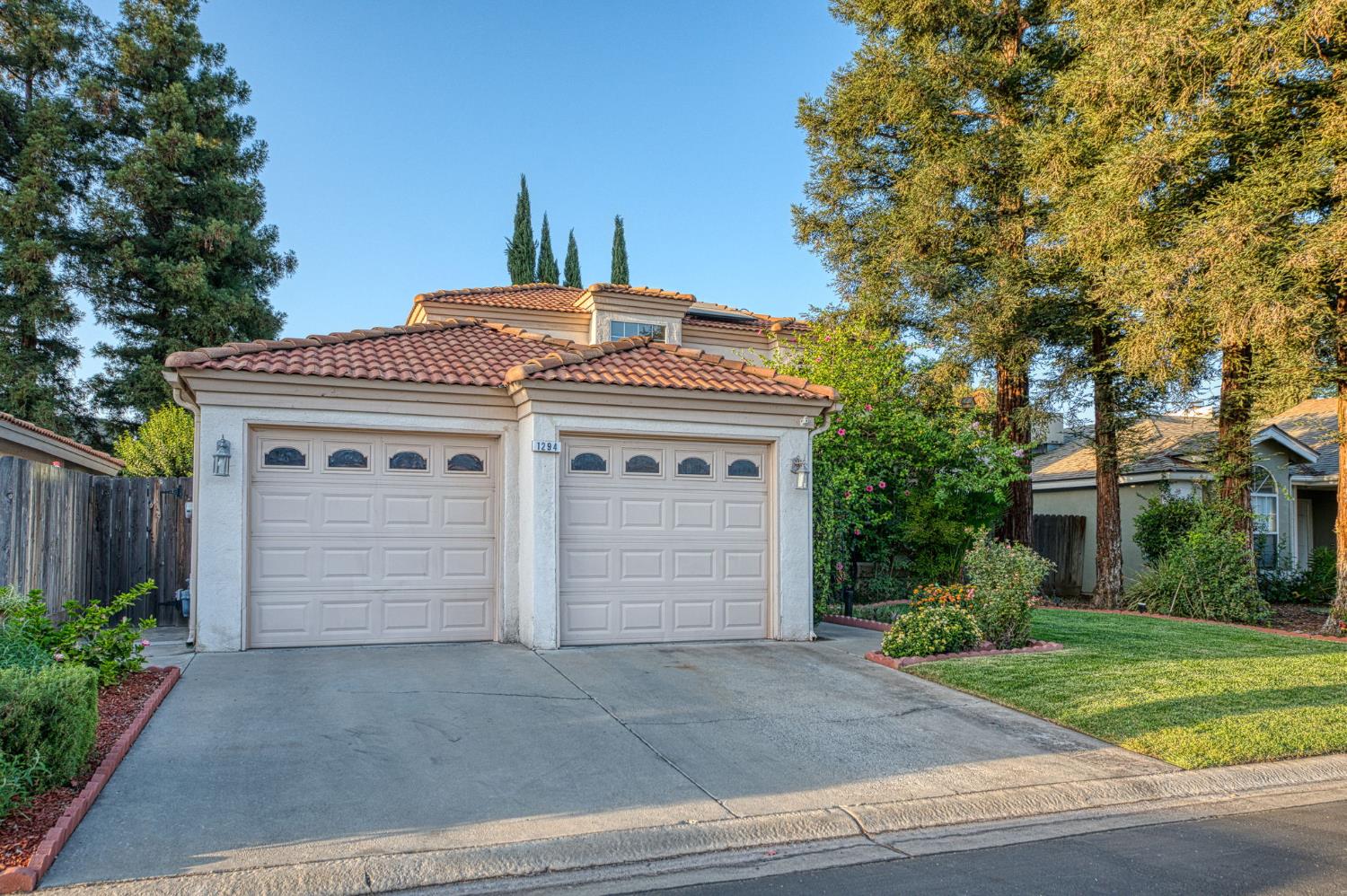 1294 E Loma Linda Ave, Fresno, CA 93720