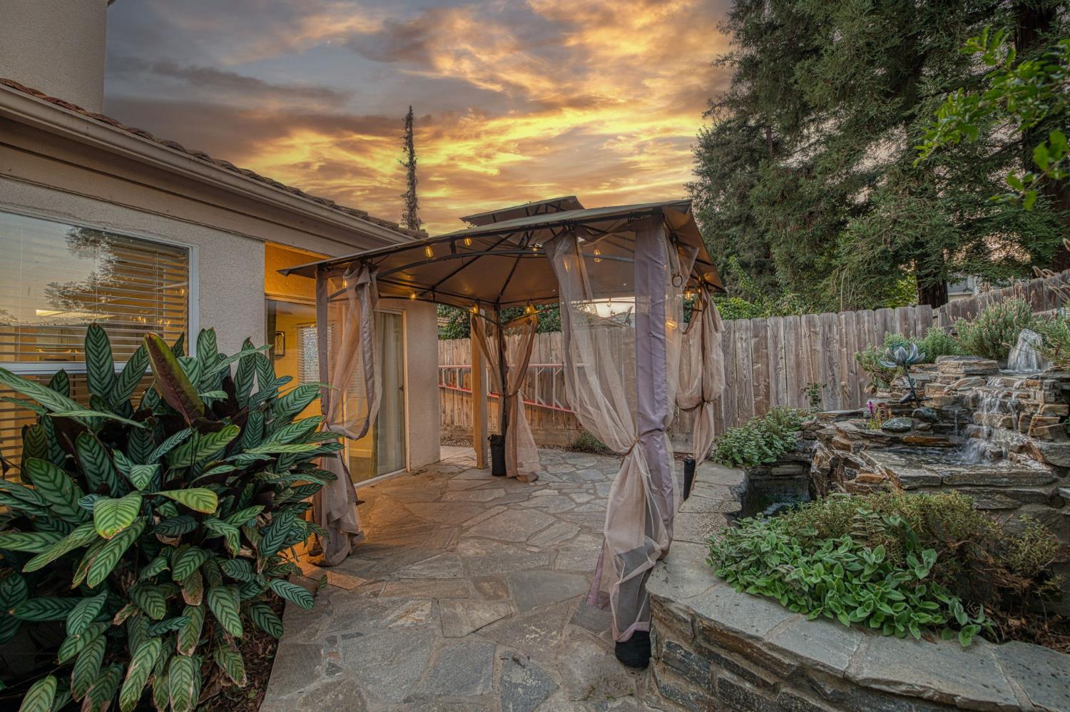 1294 E Loma Linda Ave, Fresno, CA 93720