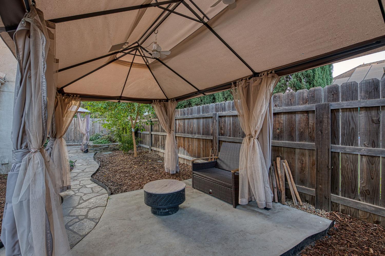 1294 E Loma Linda Ave, Fresno, CA 93720