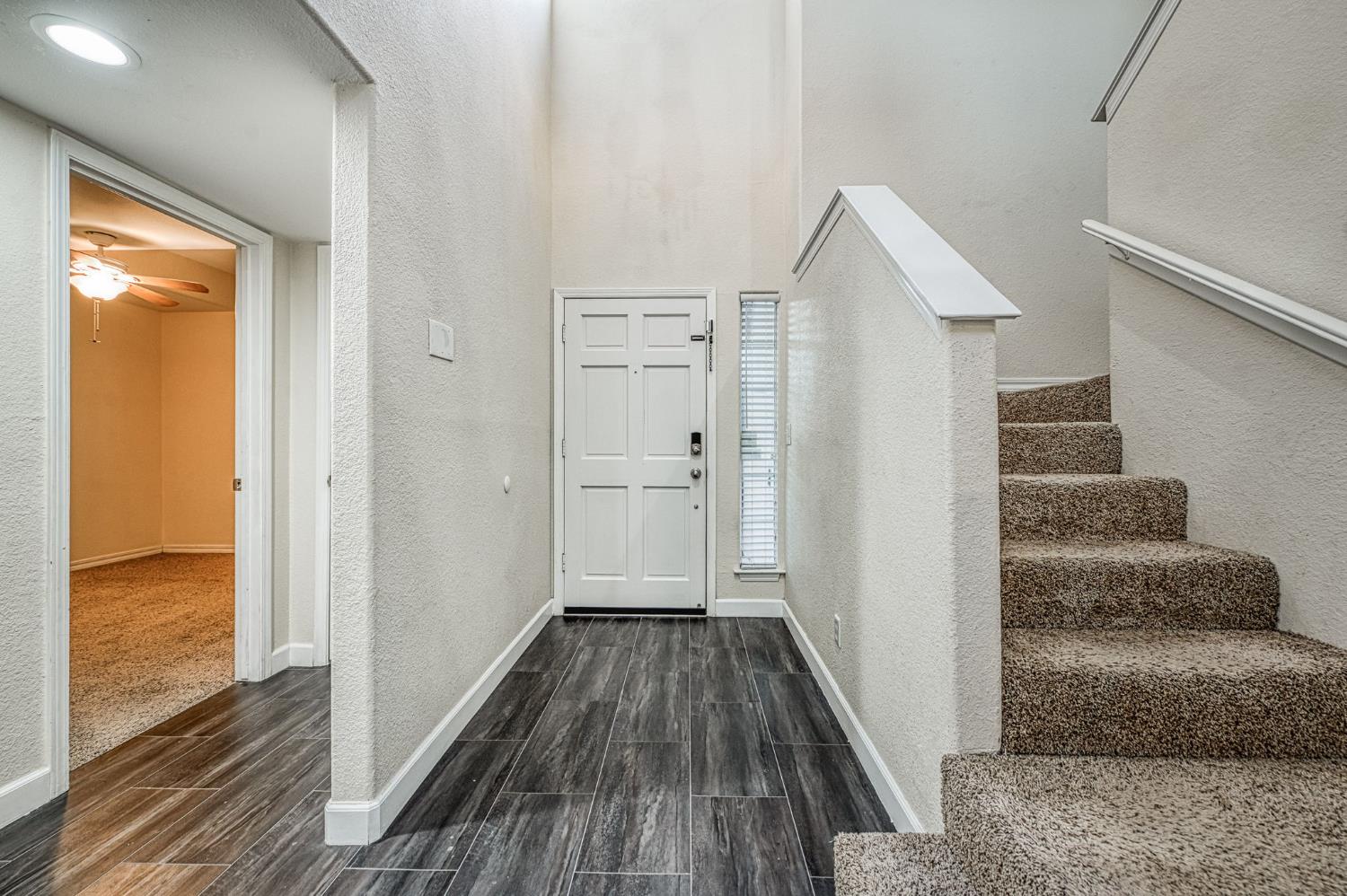 1294 E Loma Linda Ave, Fresno, CA 93720