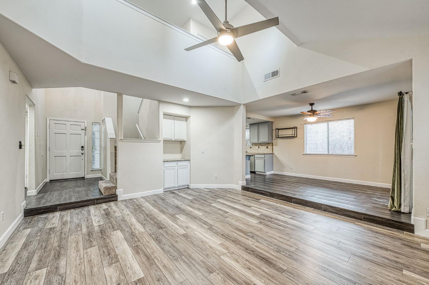 1294 E Loma Linda Ave, Fresno, CA 93720