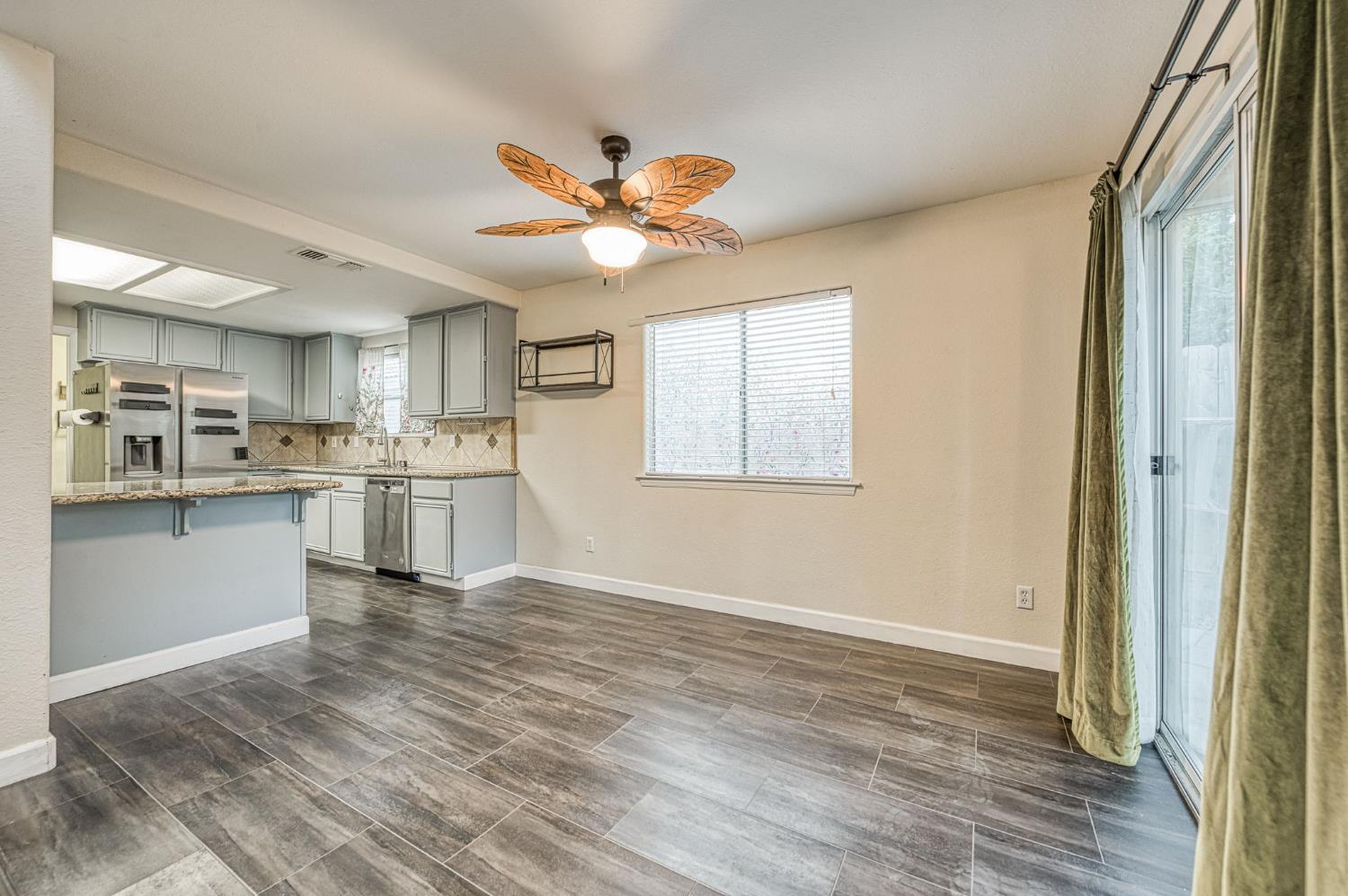 1294 E Loma Linda Ave, Fresno, CA 93720