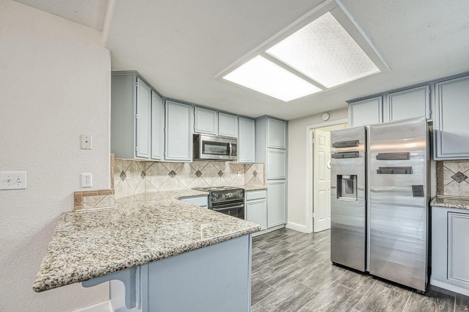 1294 E Loma Linda Ave, Fresno, CA 93720