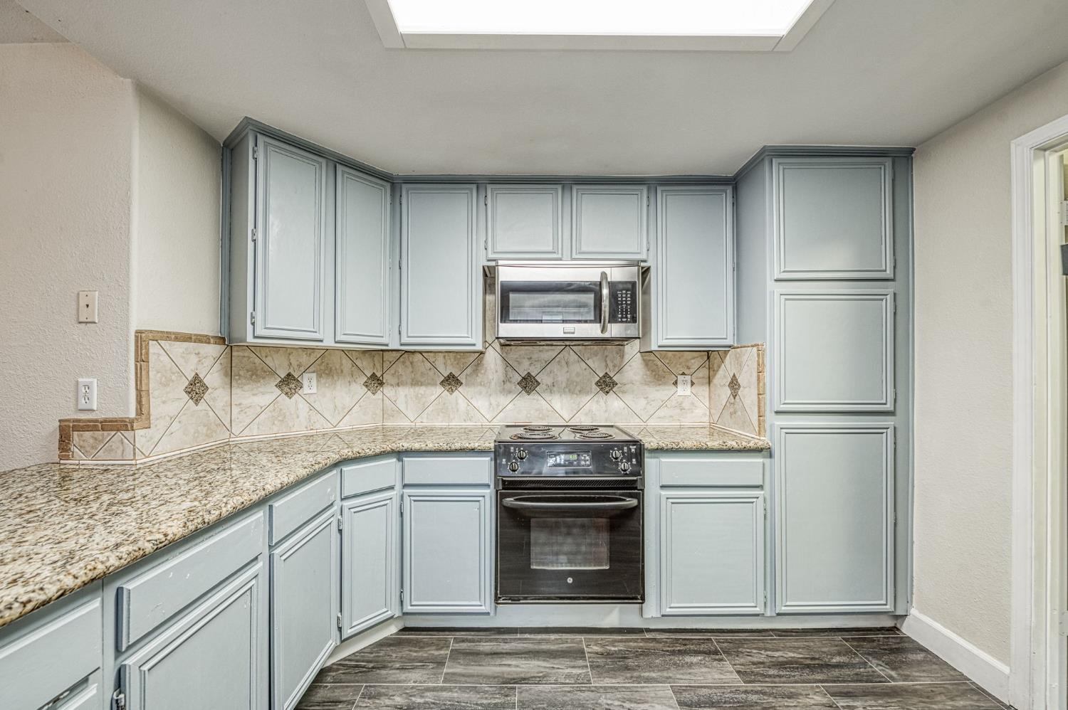 1294 E Loma Linda Ave, Fresno, CA 93720