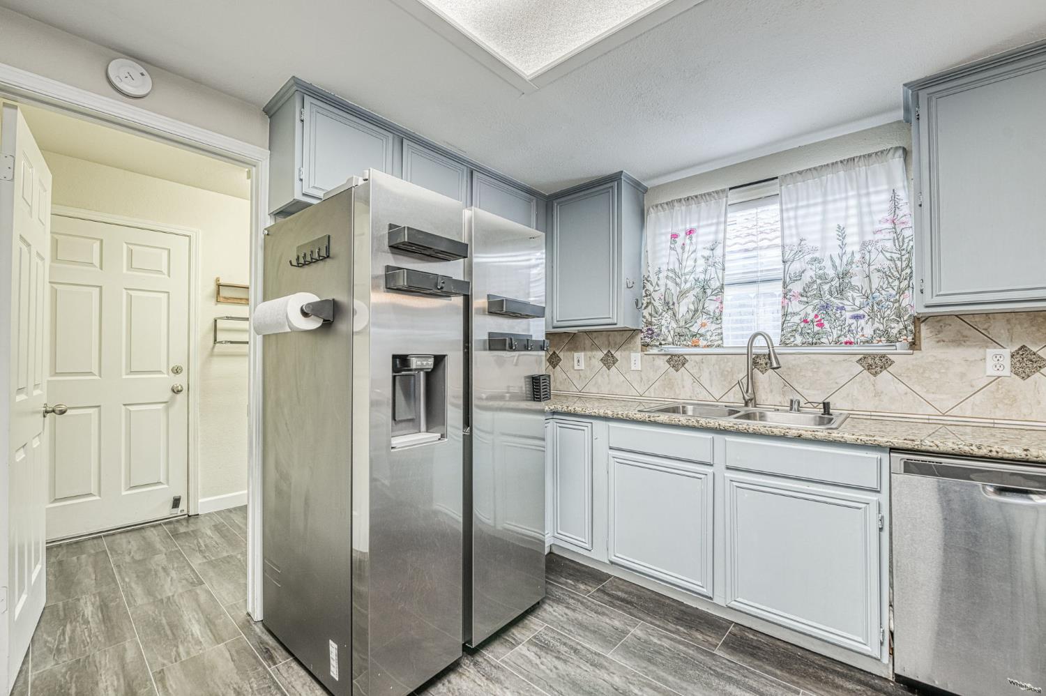 1294 E Loma Linda Ave, Fresno, CA 93720