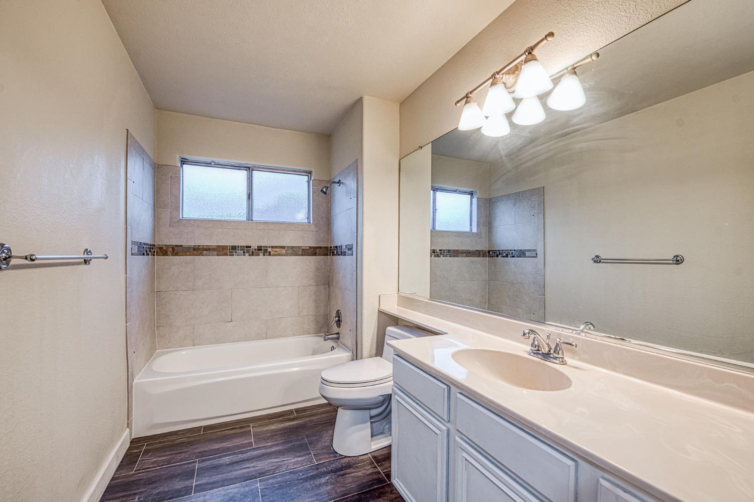 1294 E Loma Linda Ave, Fresno, CA 93720