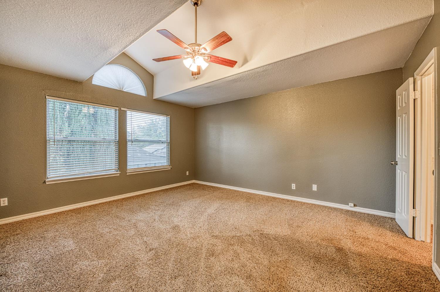 1294 E Loma Linda Ave, Fresno, CA 93720