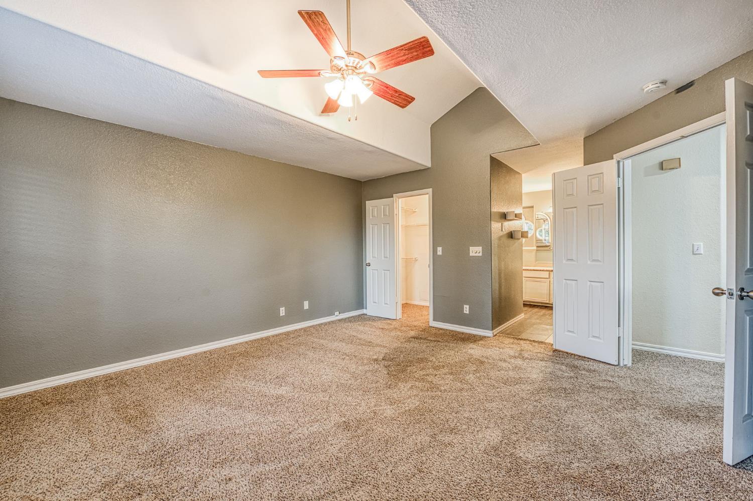1294 E Loma Linda Ave, Fresno, CA 93720