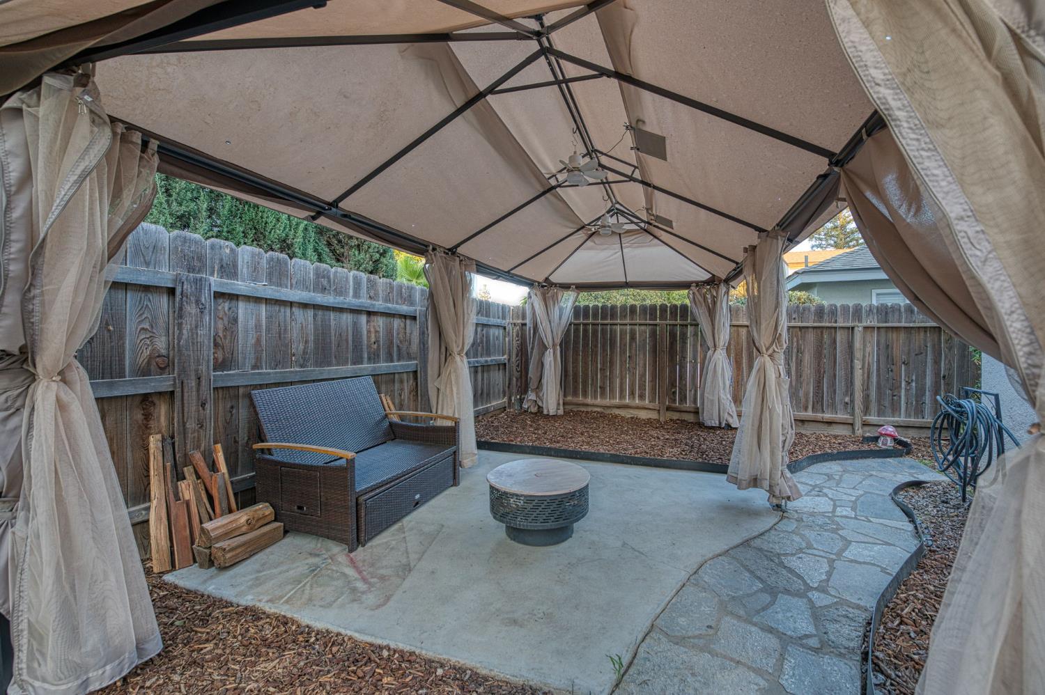 1294 E Loma Linda Ave, Fresno, CA 93720