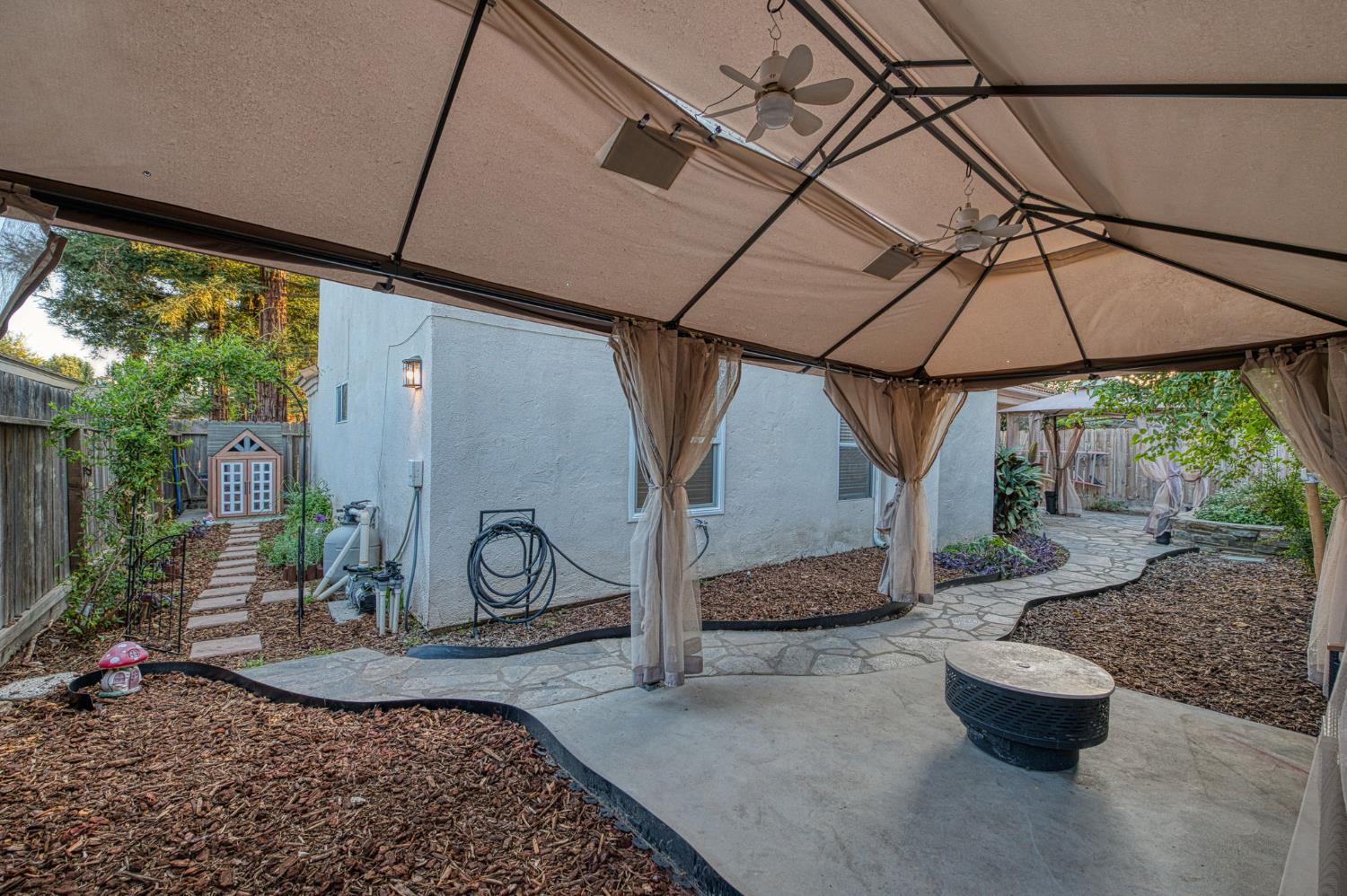 1294 E Loma Linda Ave, Fresno, CA 93720
