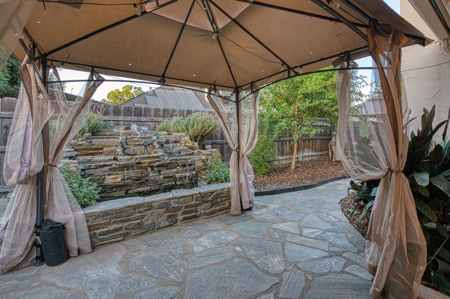 1294 E Loma Linda Ave, Fresno, CA 93720