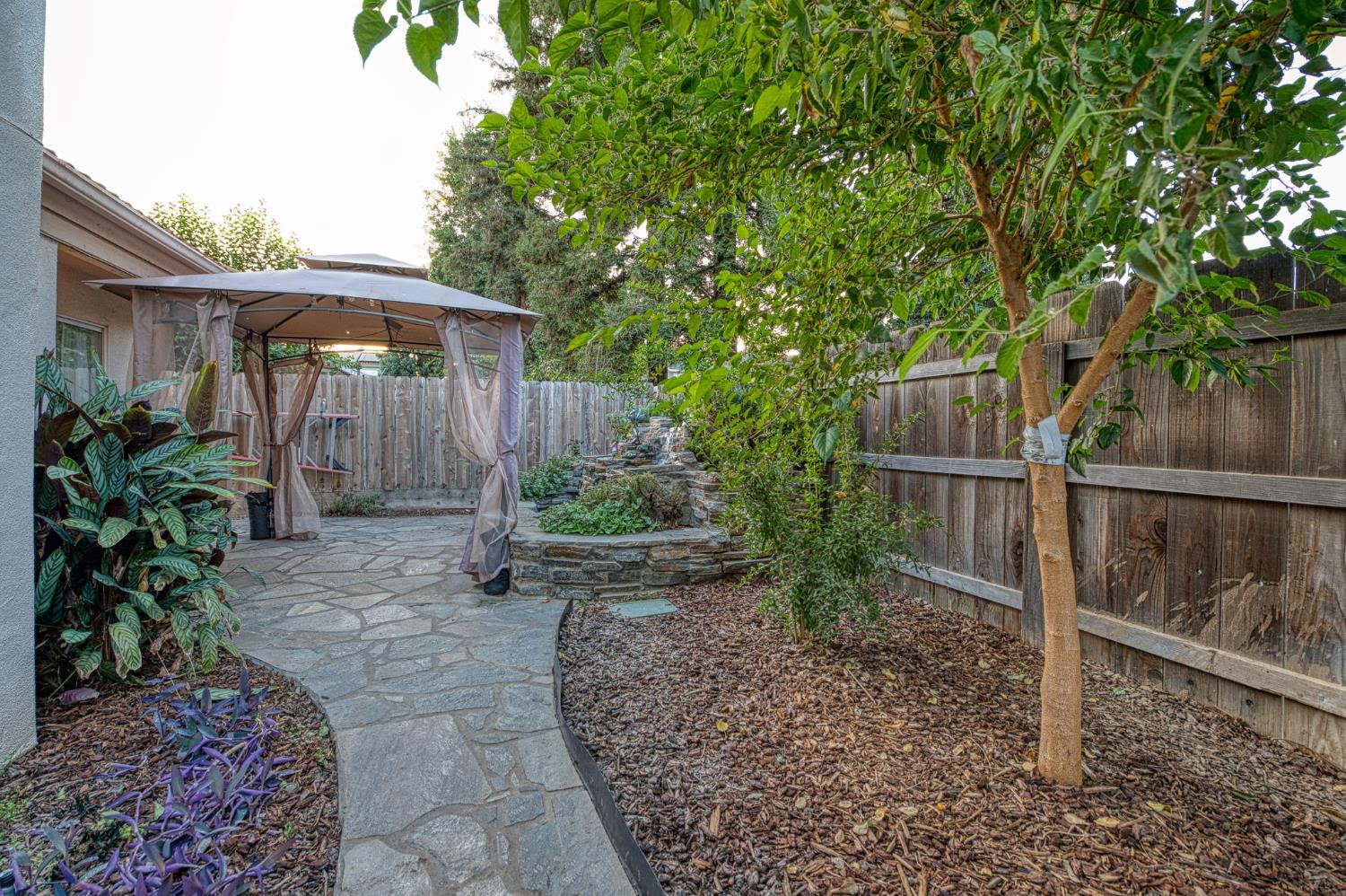 1294 E Loma Linda Ave, Fresno, CA 93720