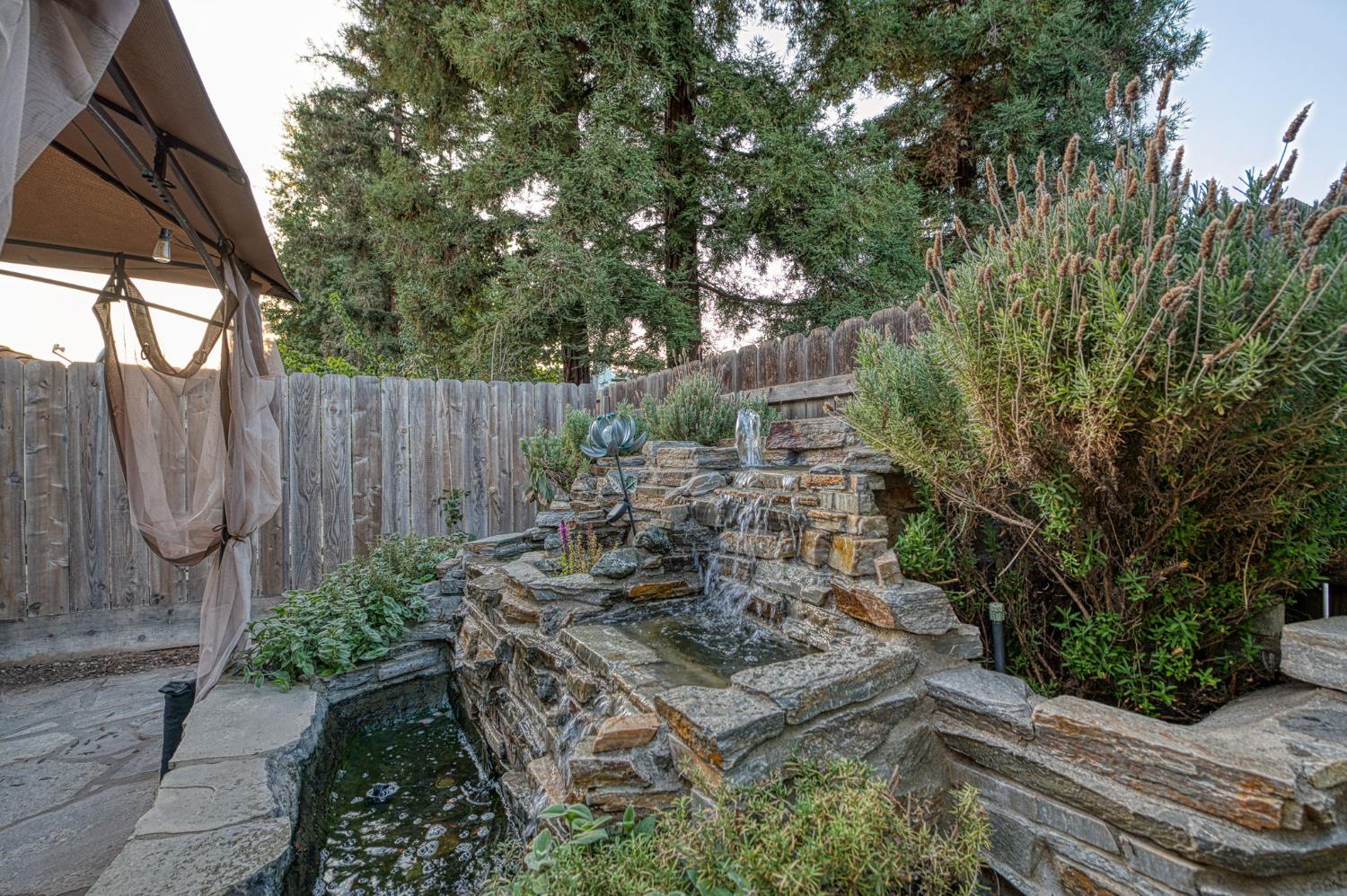 1294 E Loma Linda Ave, Fresno, CA 93720