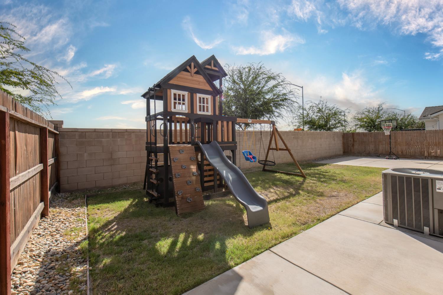 5096 N Maruyama Ave, Fresno, CA 93723