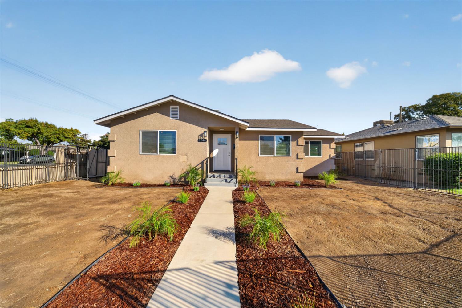 1244 W Pontiac Way, Fresno, CA 93705