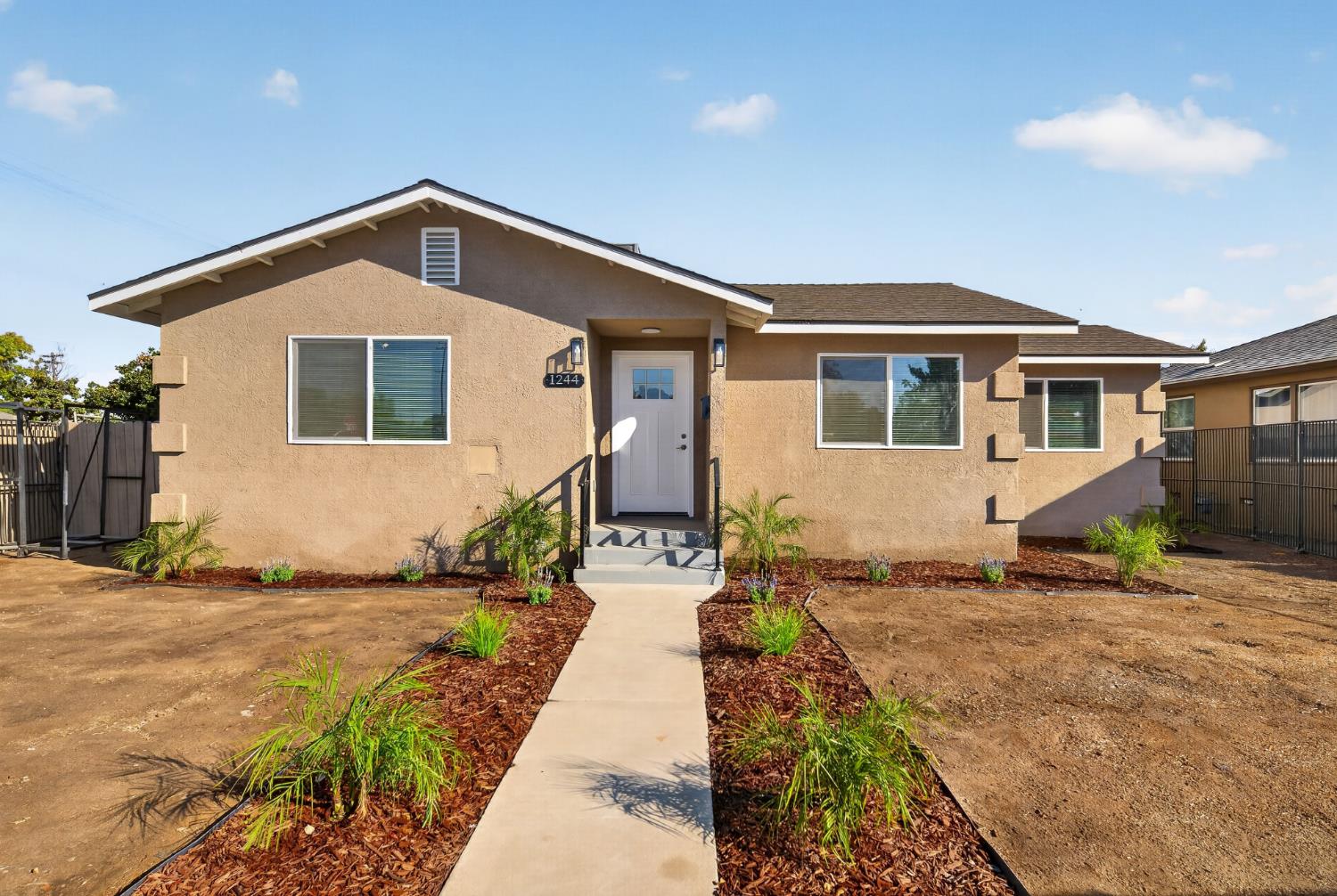 1244 W Pontiac Way, Fresno, CA 93705