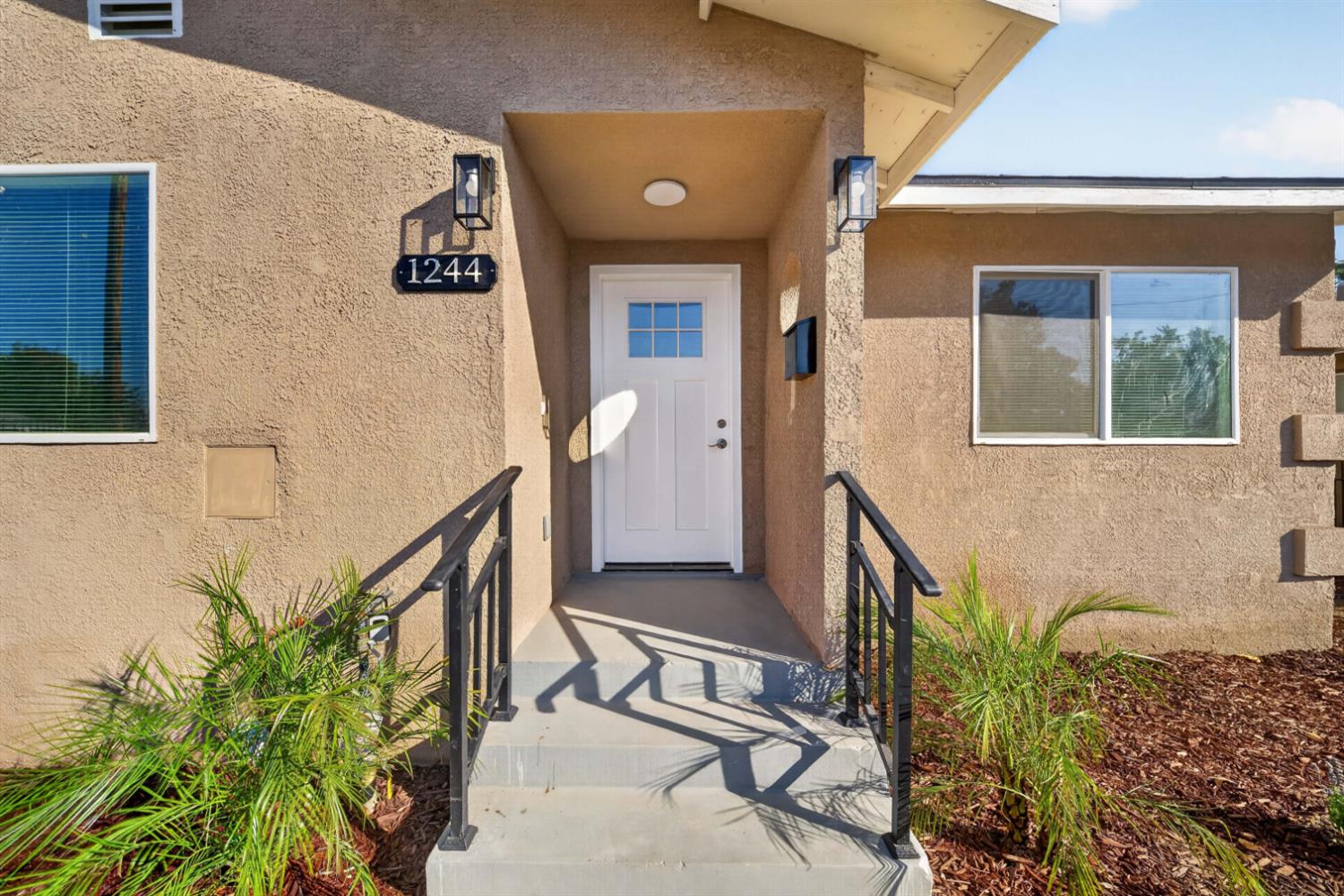 1244 W Pontiac Way, Fresno, CA 93705