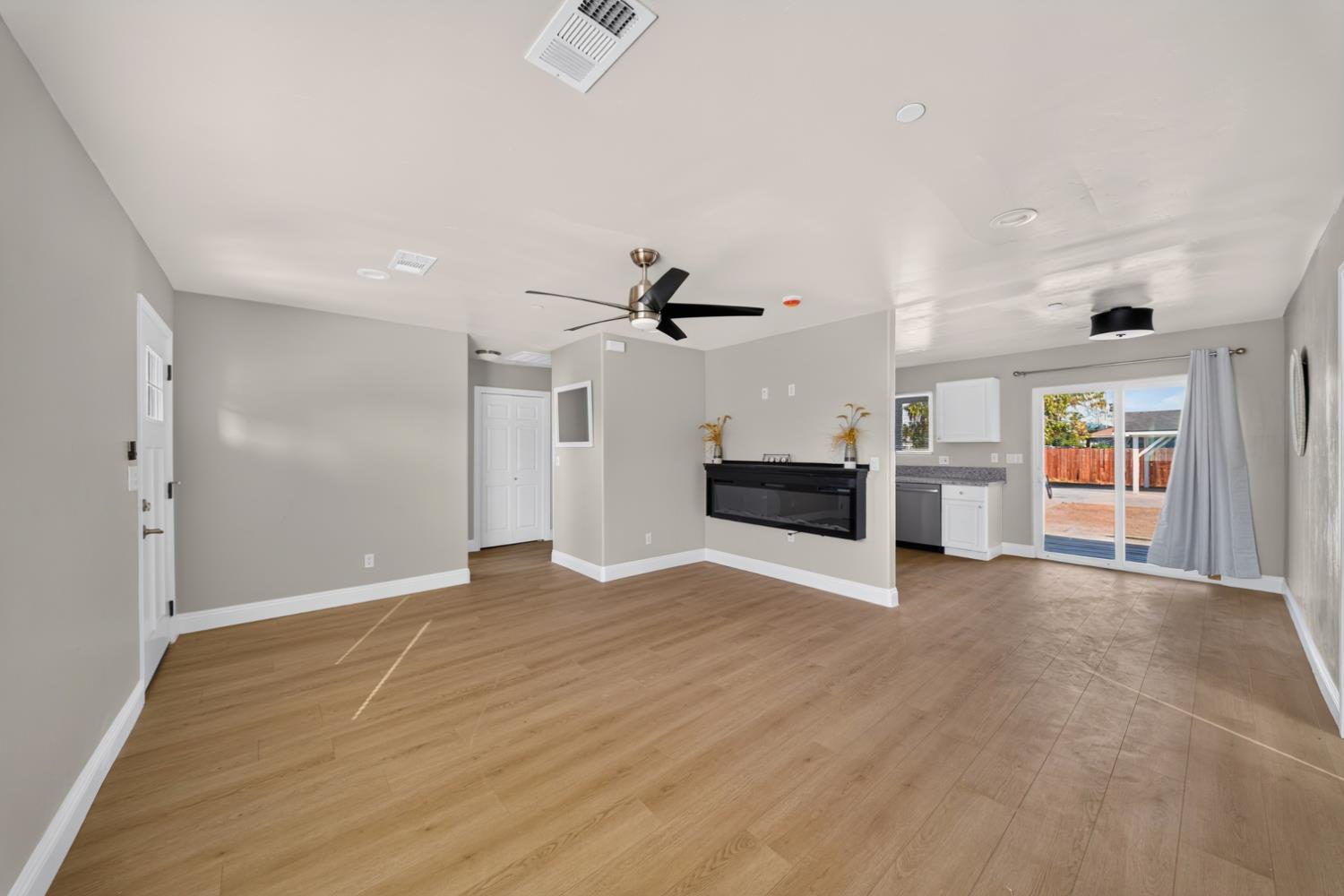 1244 W Pontiac Way, Fresno, CA 93705