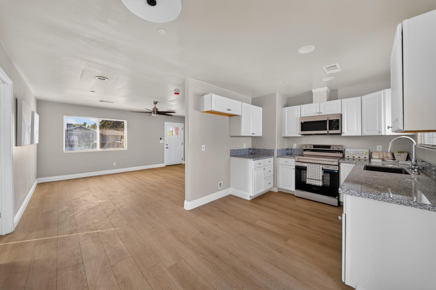 1244 W Pontiac Way, Fresno, CA 93705