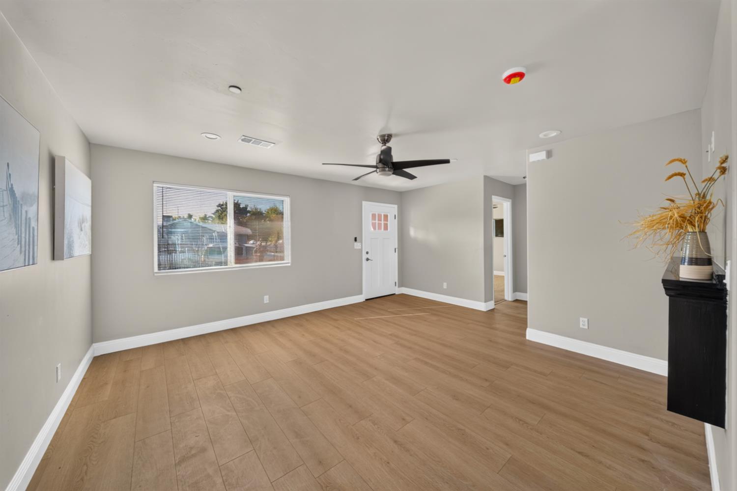 1244 W Pontiac Way, Fresno, CA 93705