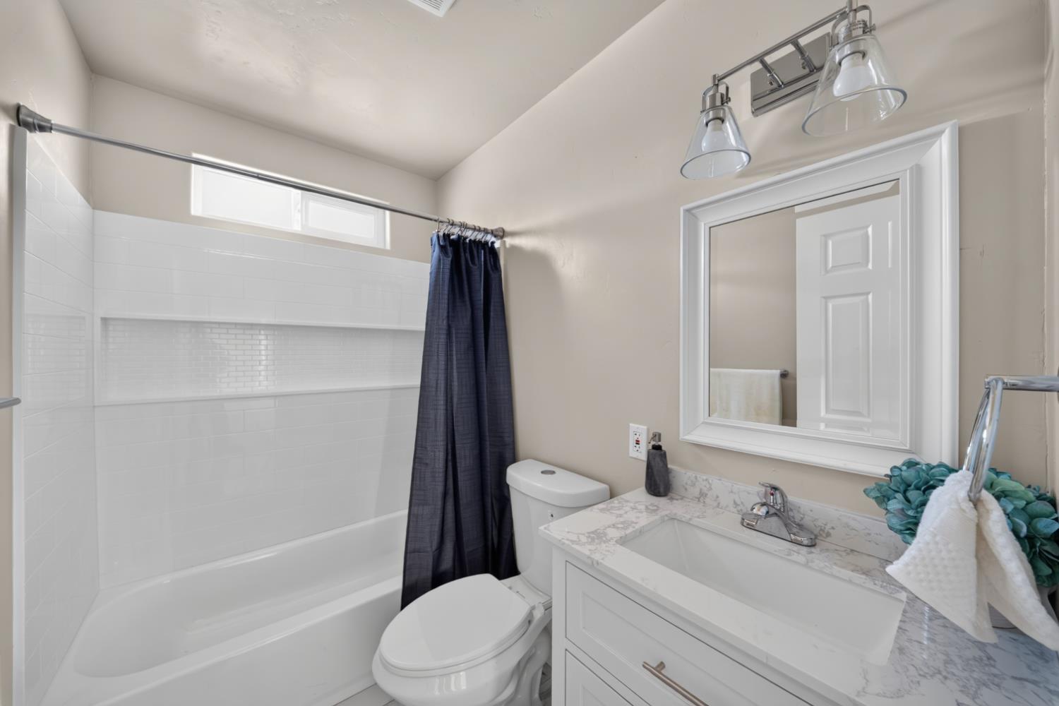 1244 W Pontiac Way, Fresno, CA 93705