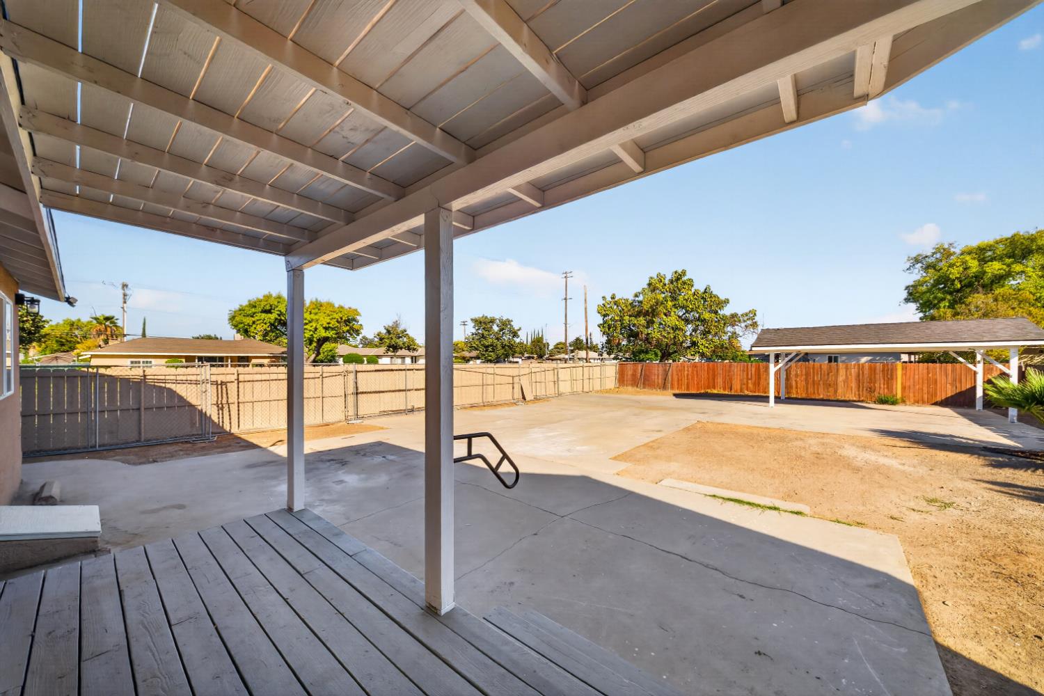1244 W Pontiac Way, Fresno, CA 93705