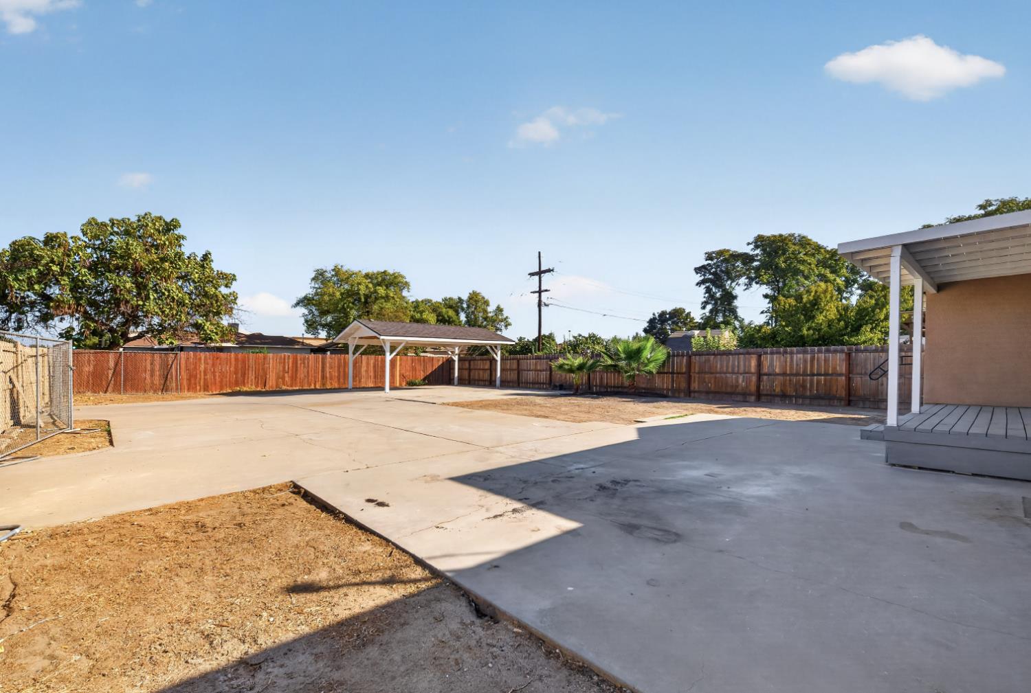 1244 W Pontiac Way, Fresno, CA 93705