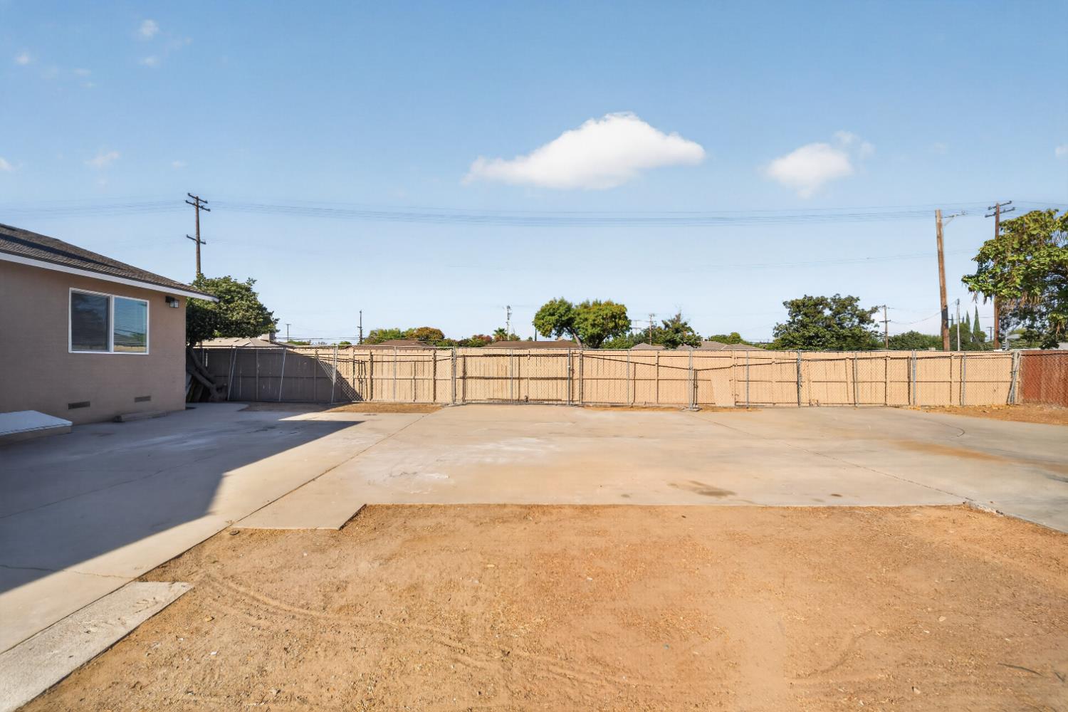1244 W Pontiac Way, Fresno, CA 93705