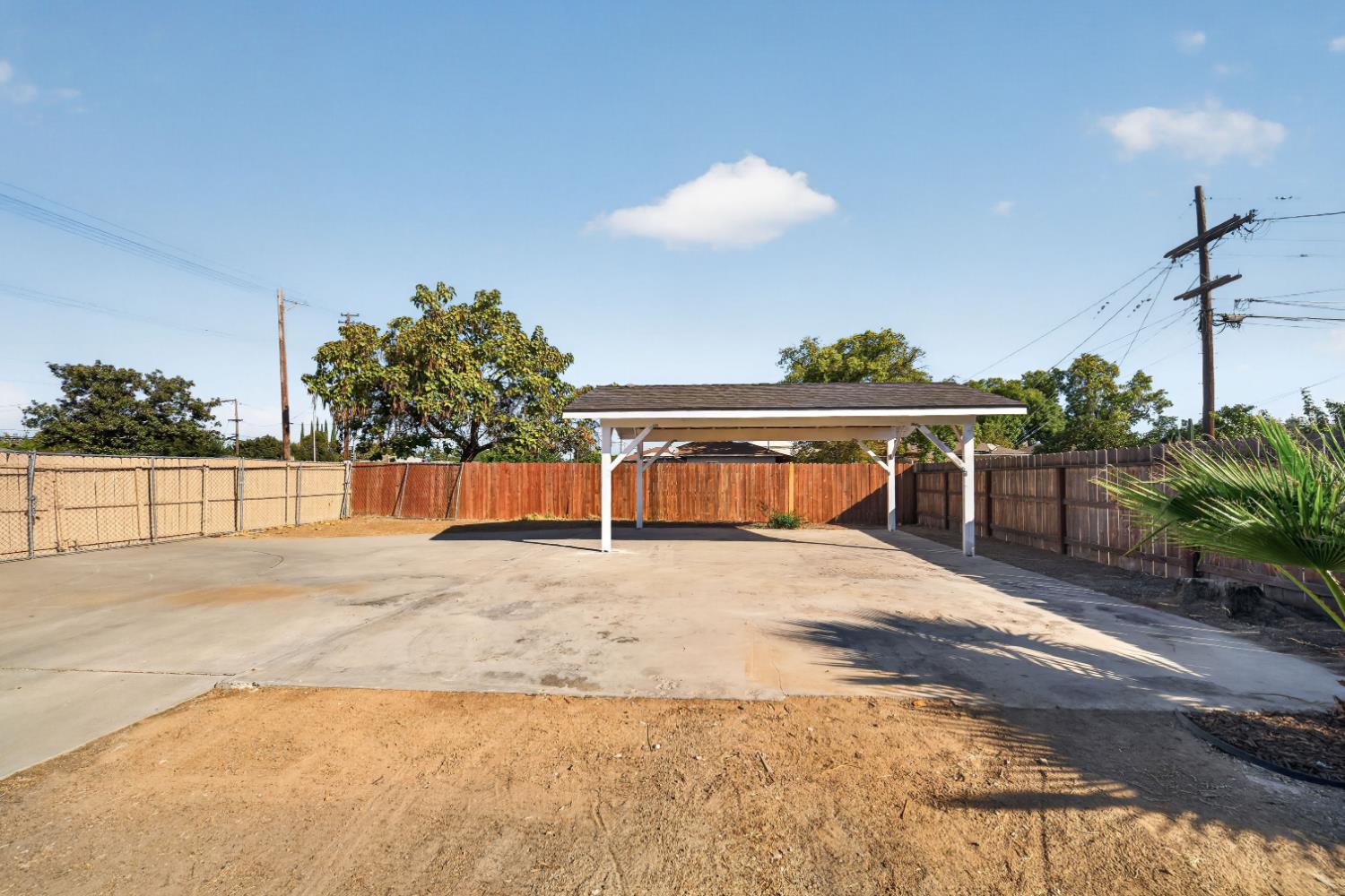 1244 W Pontiac Way, Fresno, CA 93705