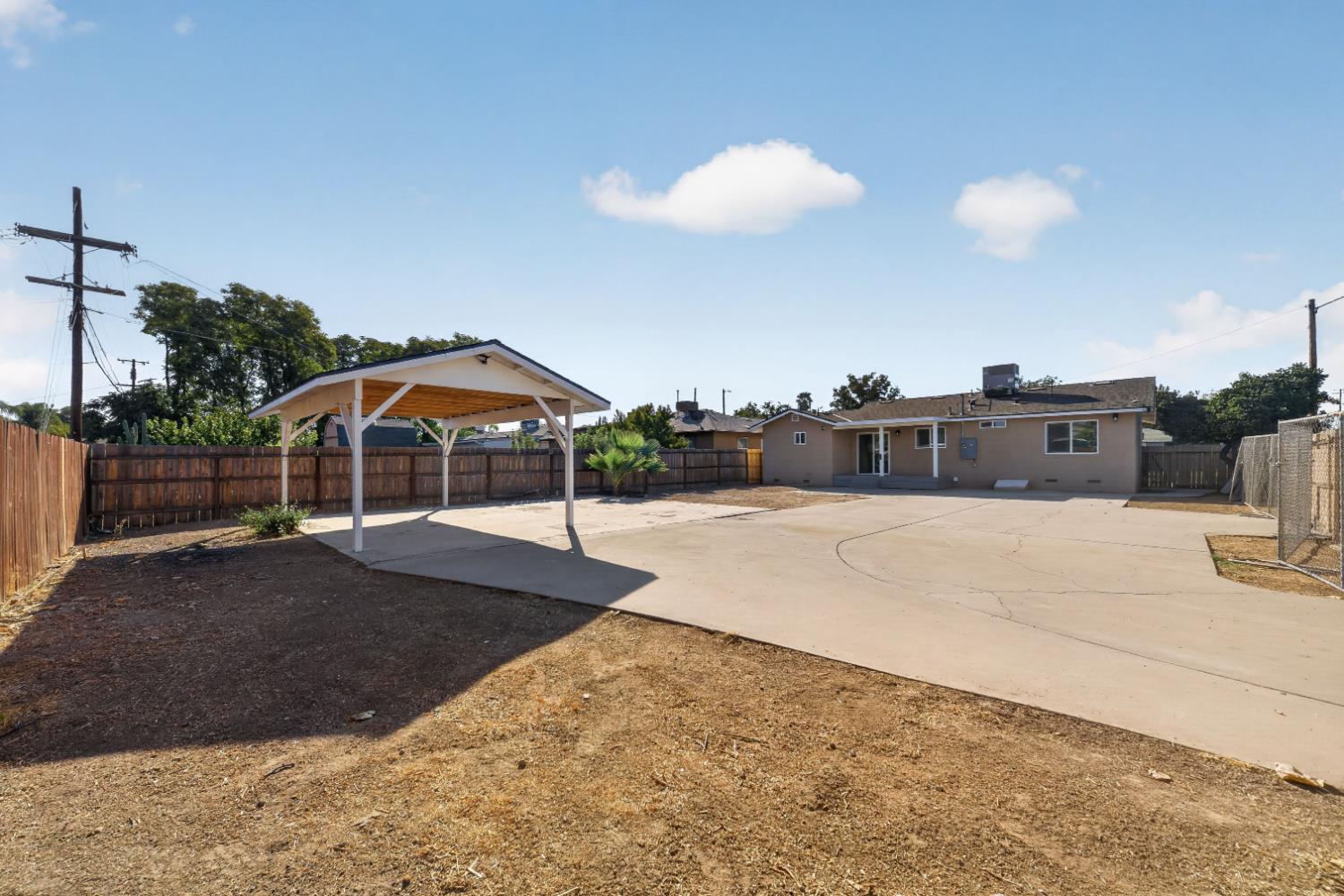1244 W Pontiac Way, Fresno, CA 93705