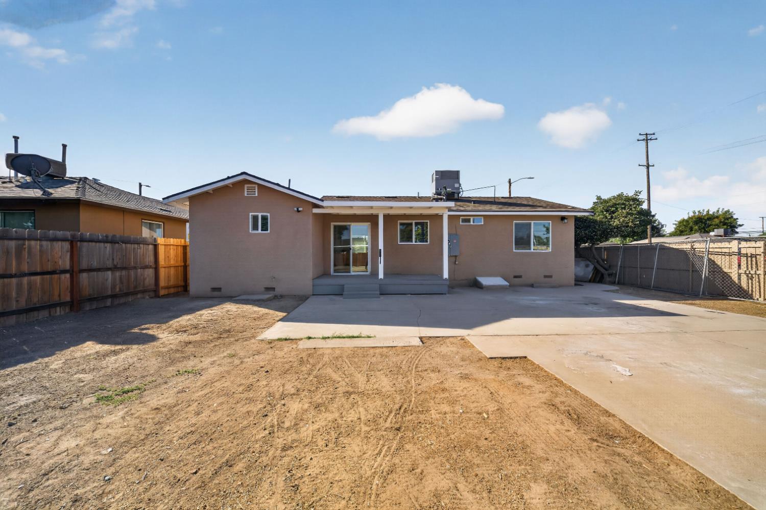 1244 W Pontiac Way, Fresno, CA 93705