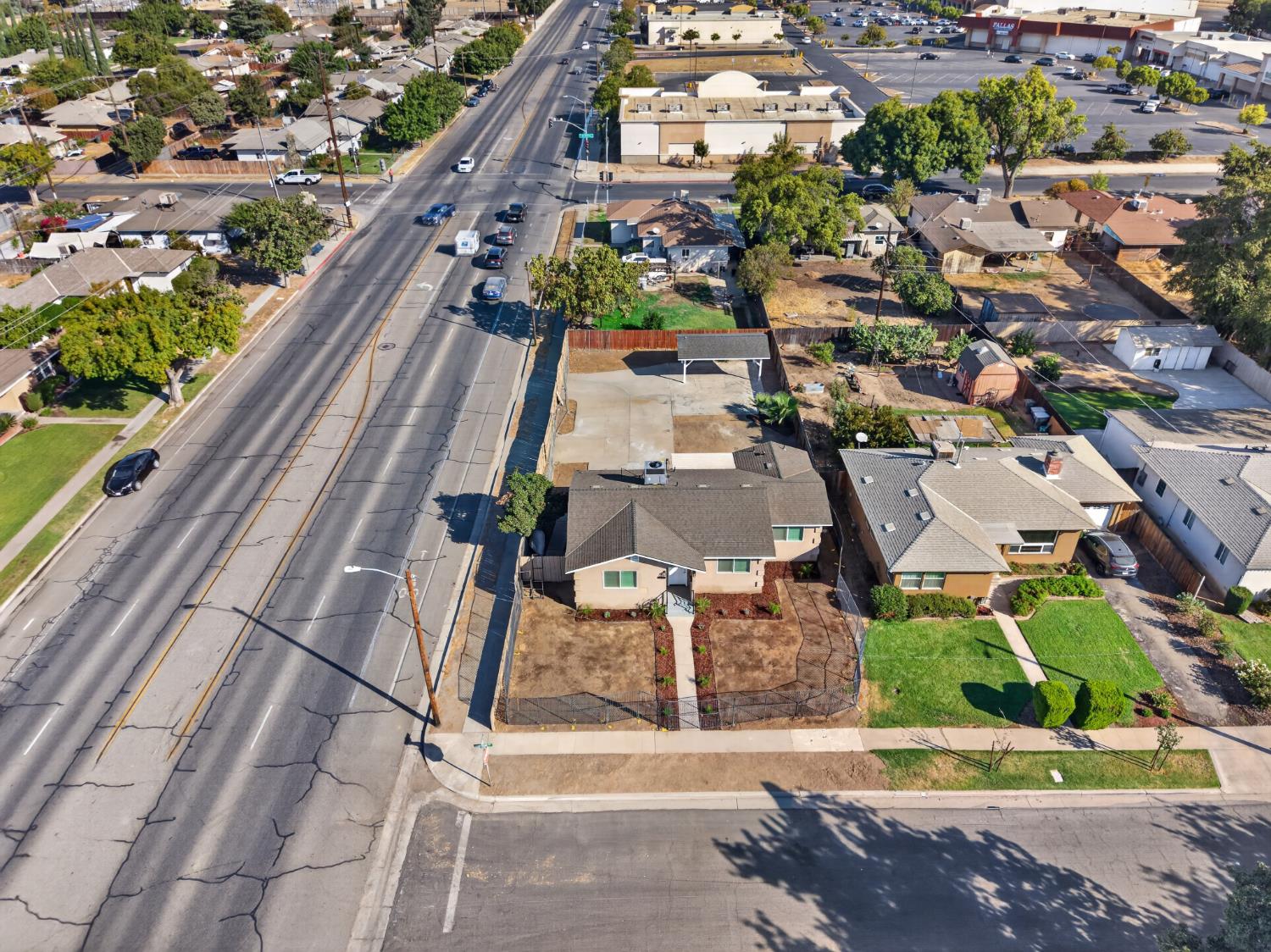 1244 W Pontiac Way, Fresno, CA 93705