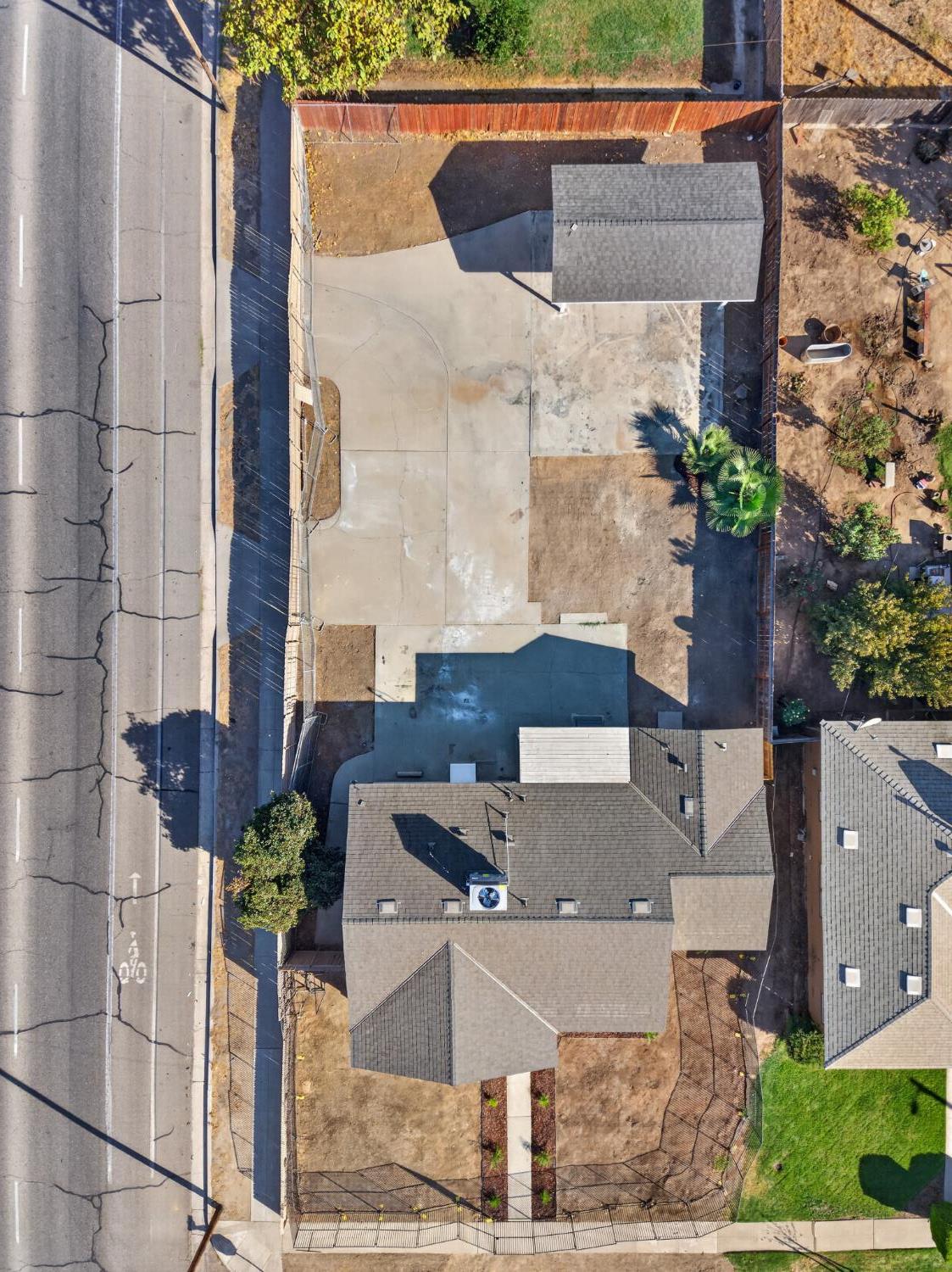 1244 W Pontiac Way, Fresno, CA 93705