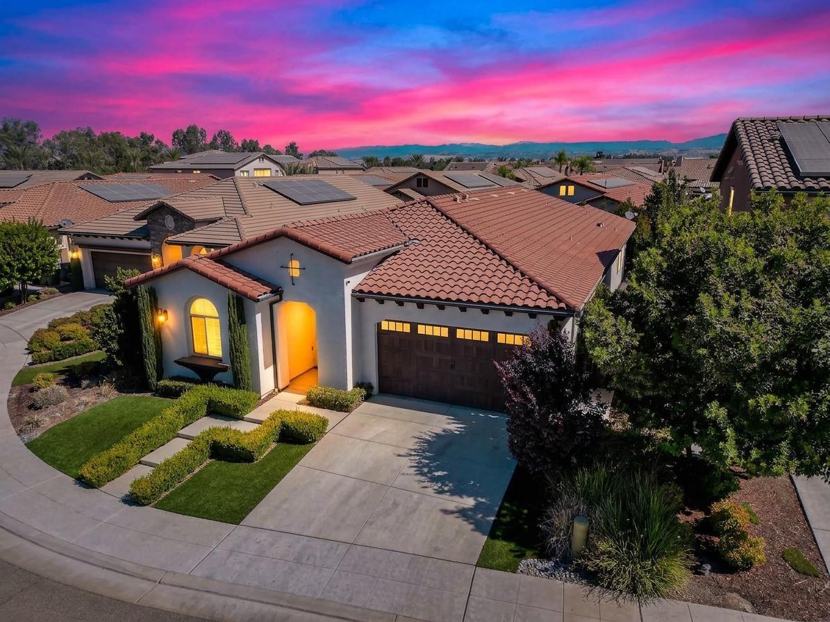 1924 E Via Fiore Ave, Fresno, CA 93730