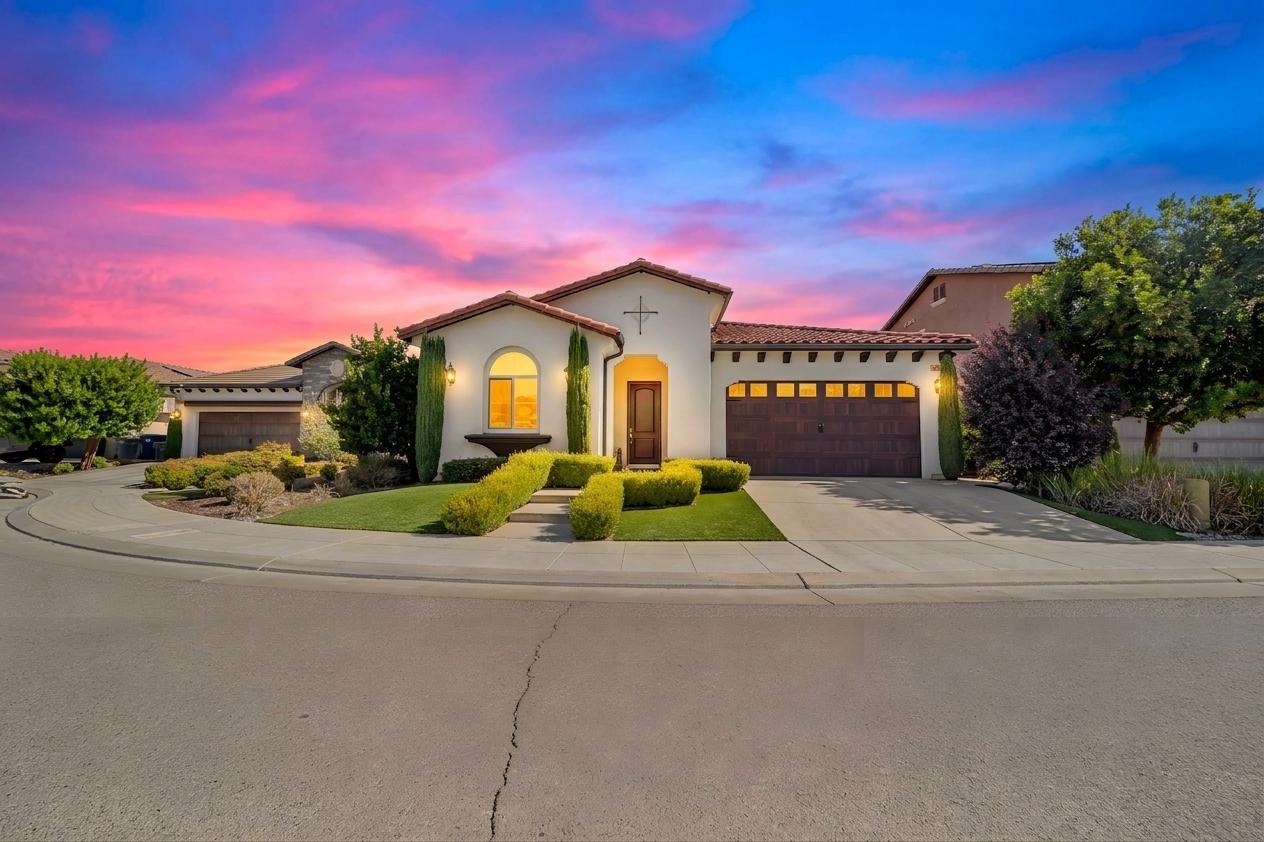 1924 E Via Fiore Ave, Fresno, CA 93730