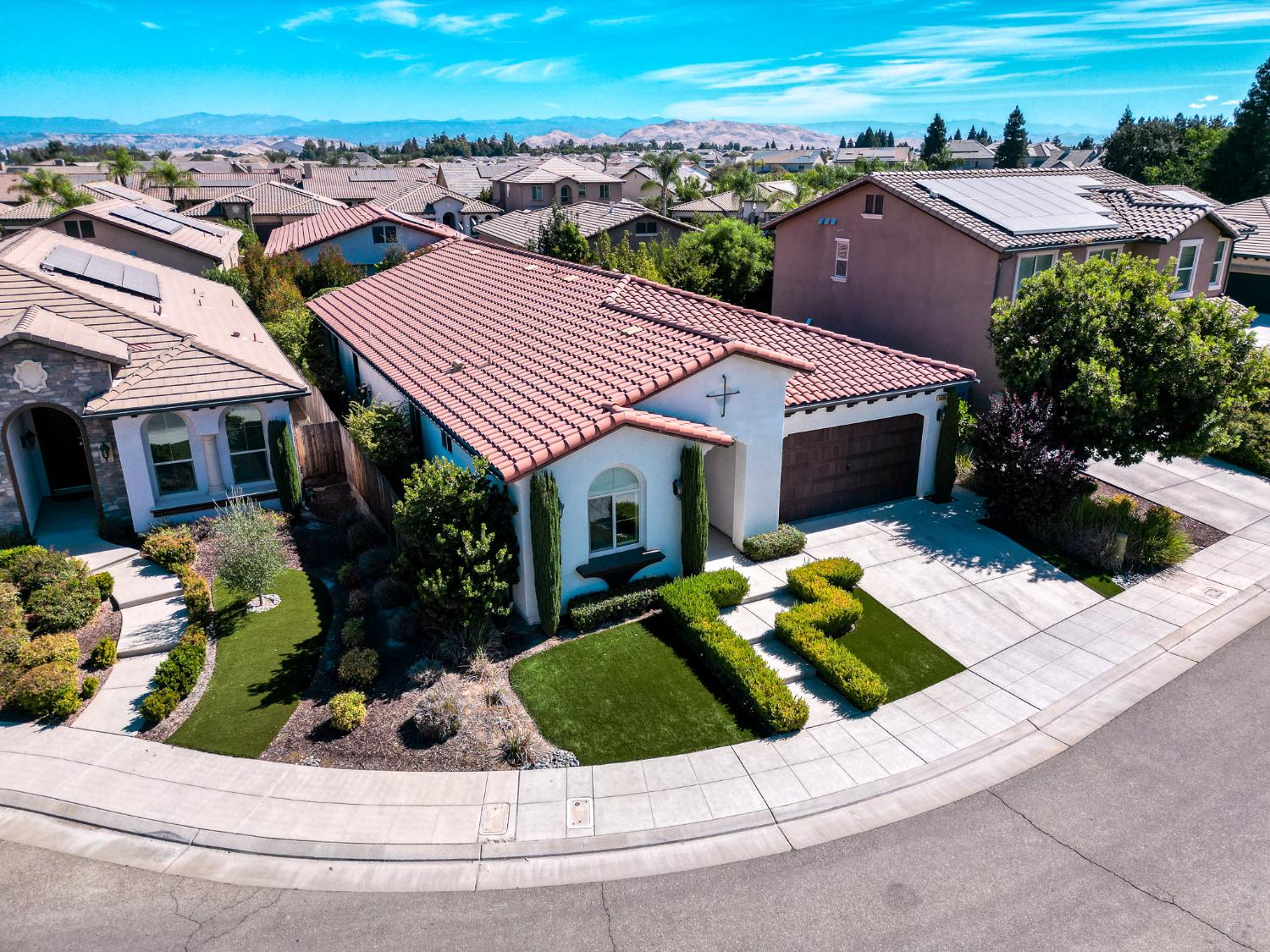 1924 E Via Fiore Ave, Fresno, CA 93730