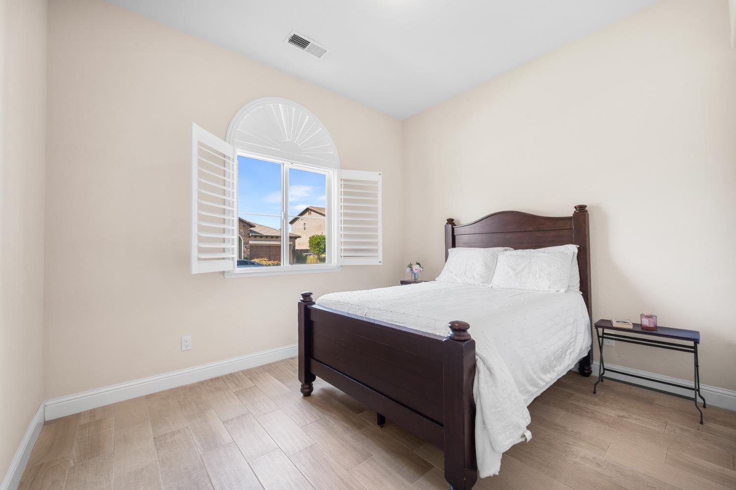 1924 E Via Fiore Ave, Fresno, CA 93730