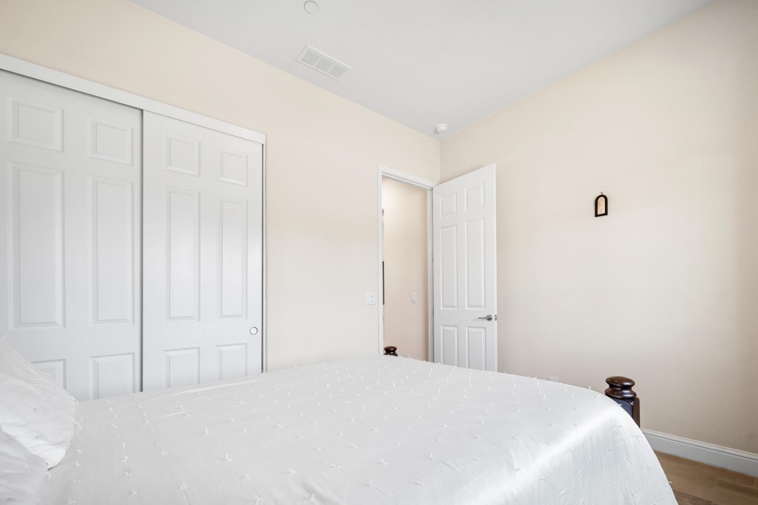 1924 E Via Fiore Ave, Fresno, CA 93730