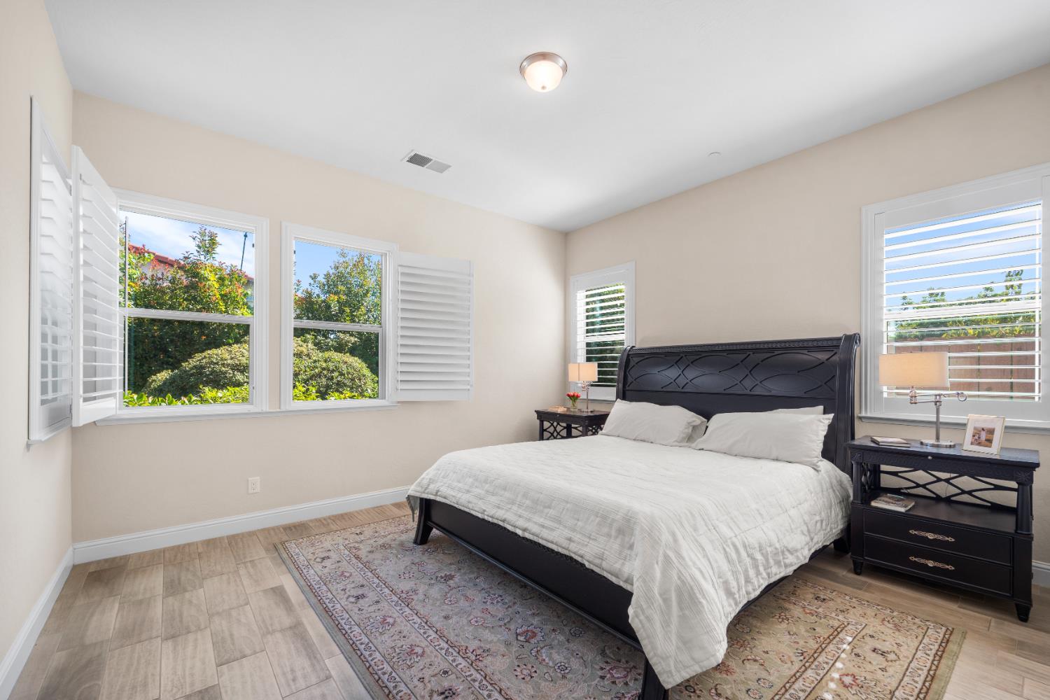 1924 E Via Fiore Ave, Fresno, CA 93730
