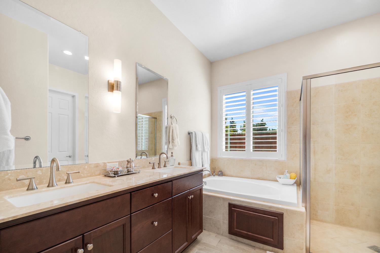 1924 E Via Fiore Ave, Fresno, CA 93730