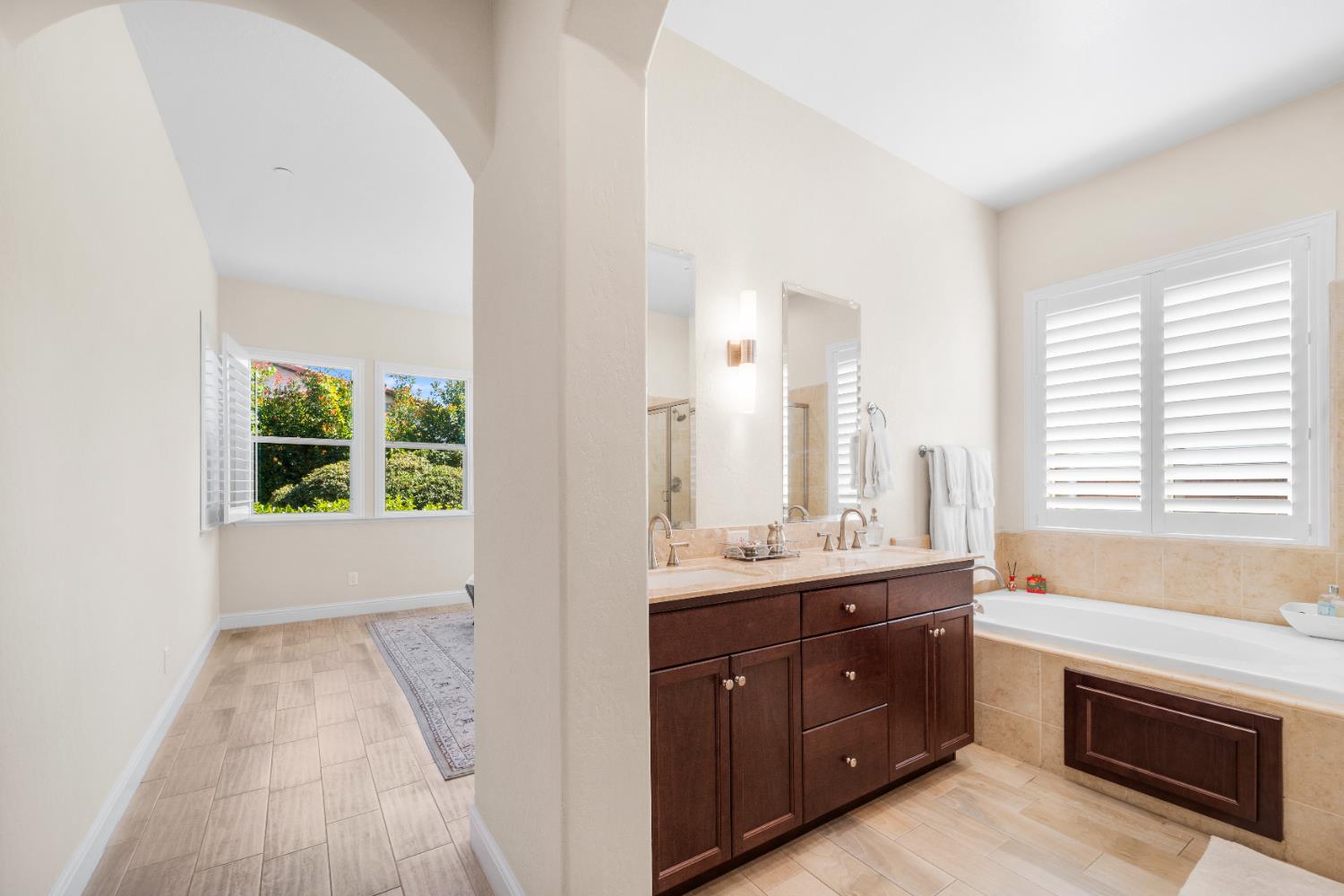 1924 E Via Fiore Ave, Fresno, CA 93730