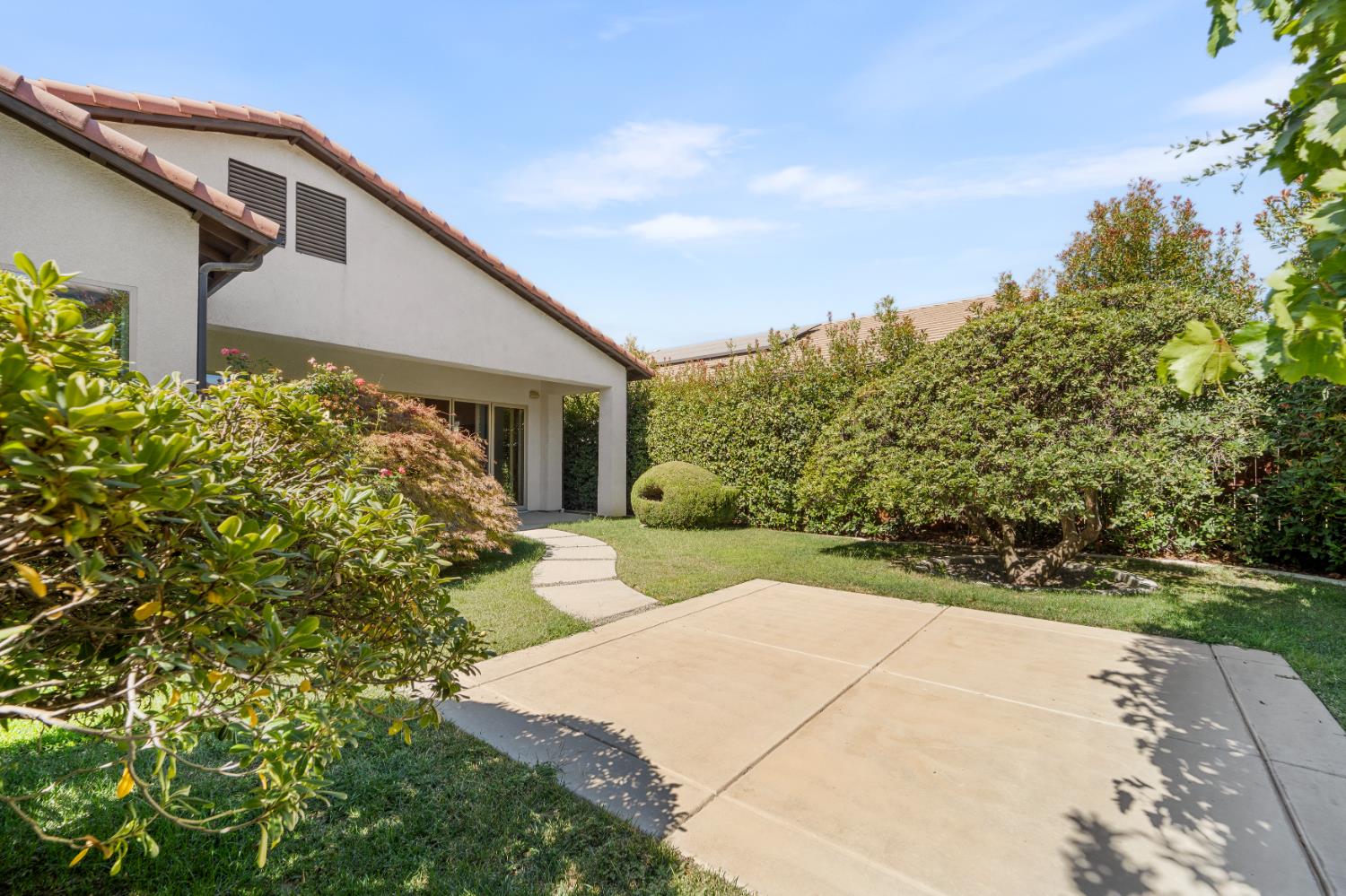 1924 E Via Fiore Ave, Fresno, CA 93730