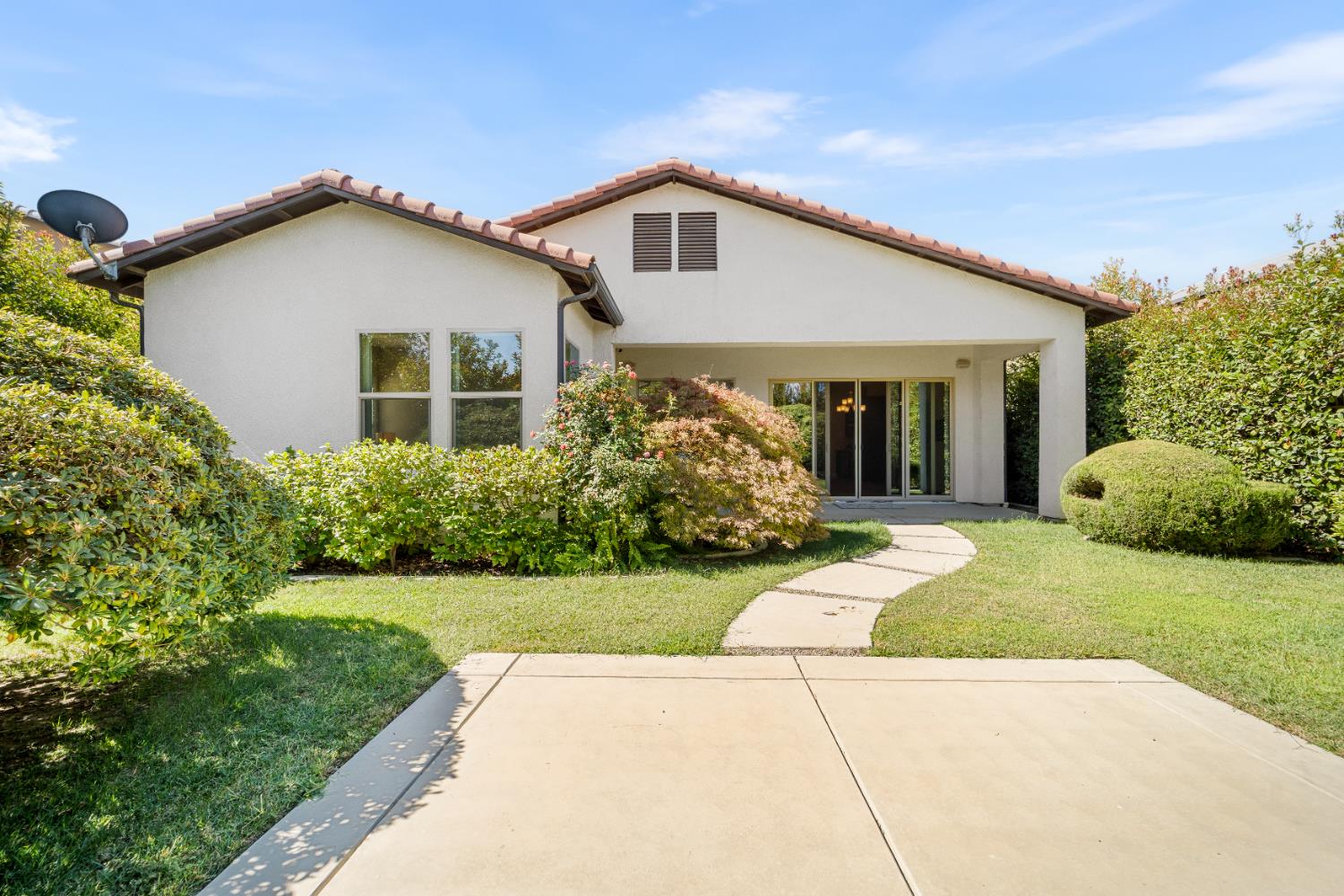 1924 E Via Fiore Ave, Fresno, CA 93730